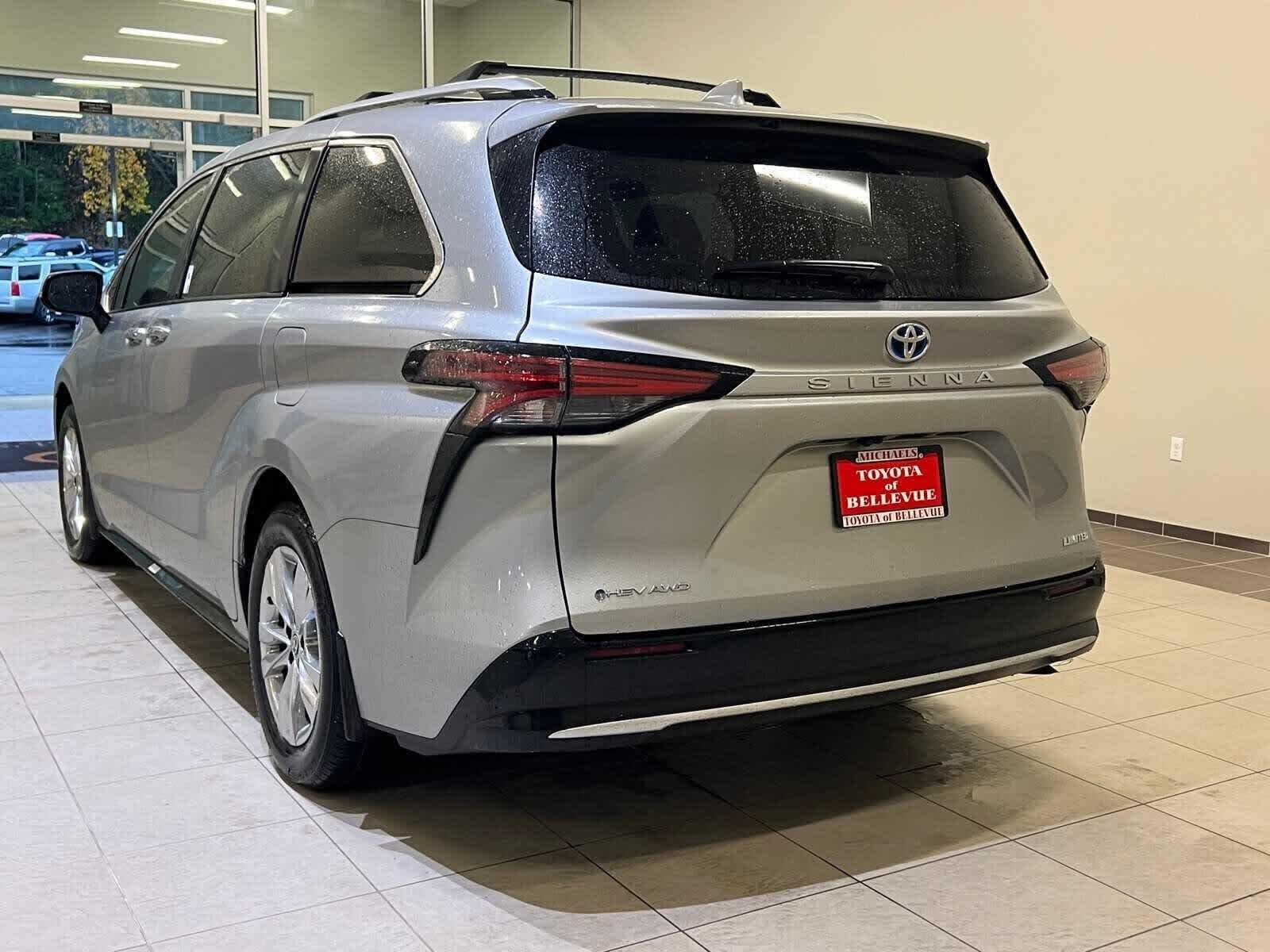 Thumbnail: 2025 Toyota Sienna - 4