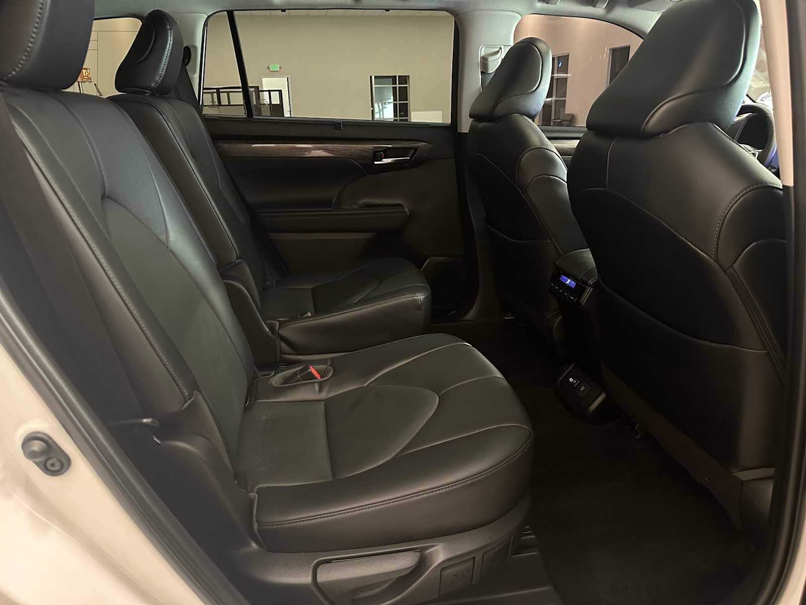 Thumbnail: 2023 Toyota Highlander - 27