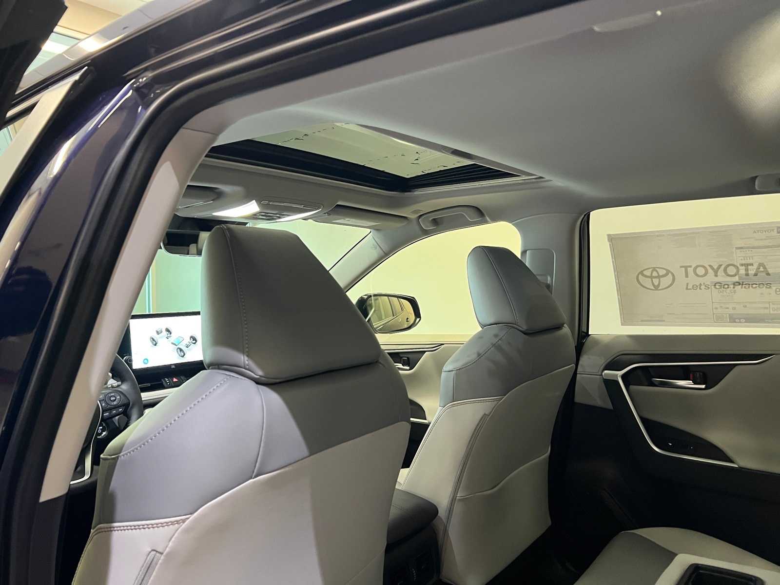 Thumbnail: 2025 Toyota RAV4 - 12