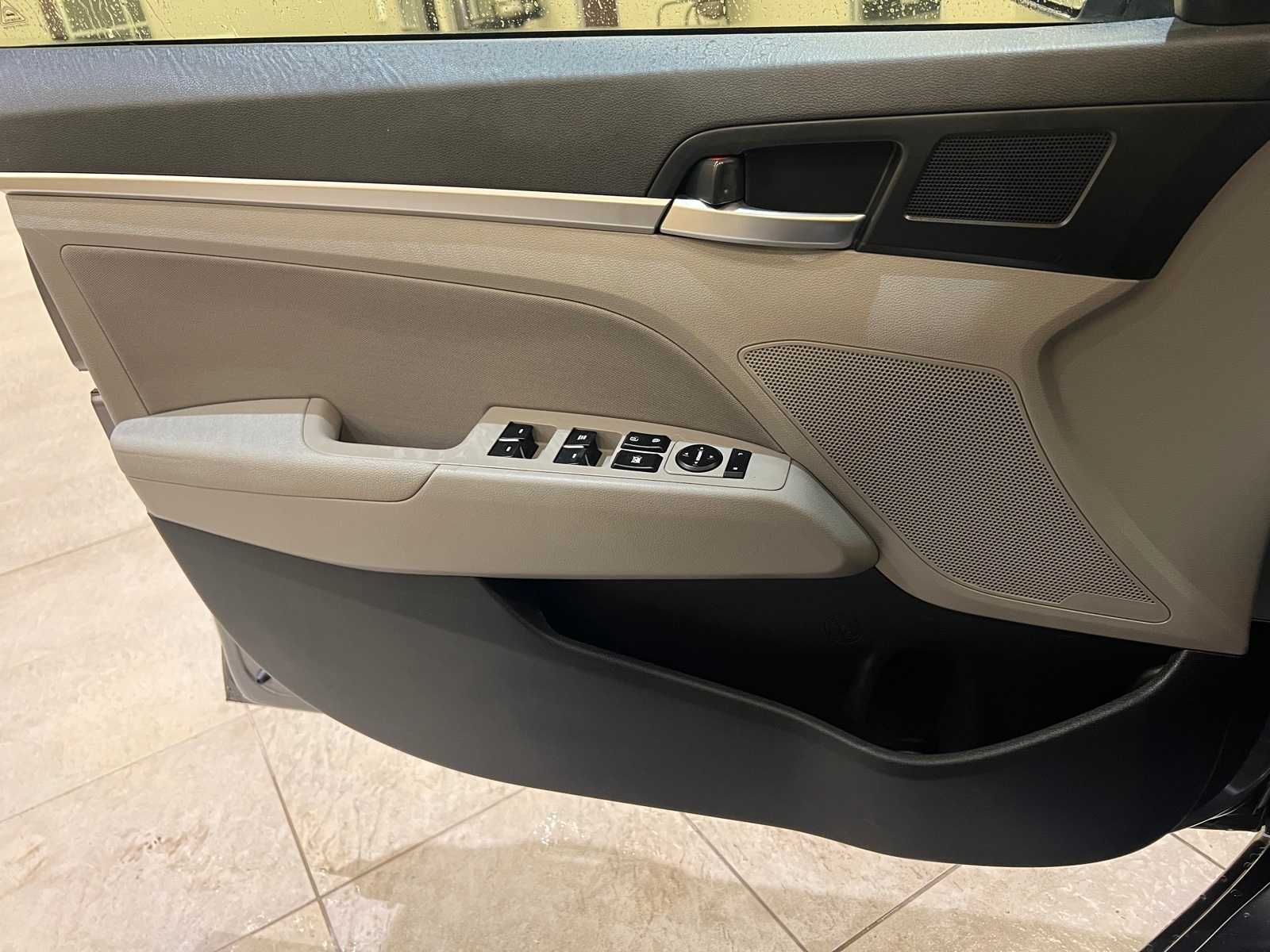 Thumbnail: 2019 Hyundai Elantra - 16