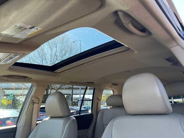 Thumbnail: 2011 Toyota Highlander - 17
