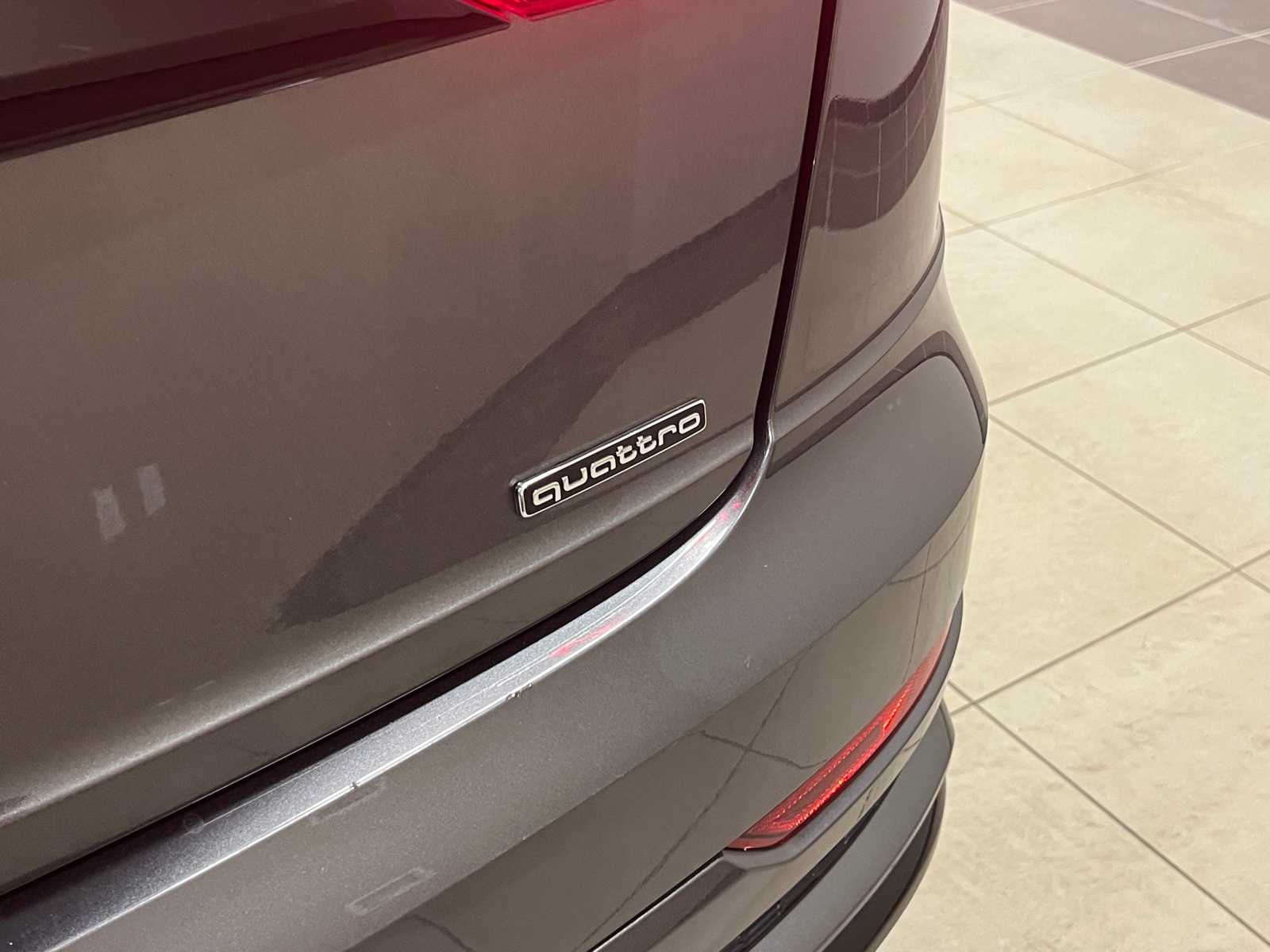 Thumbnail: 2020 Audi Q8 - 6