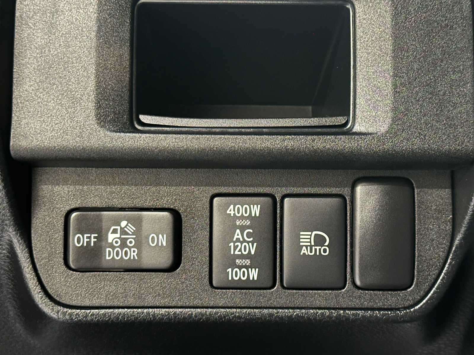 Thumbnail: 2018 Toyota Tacoma - 17