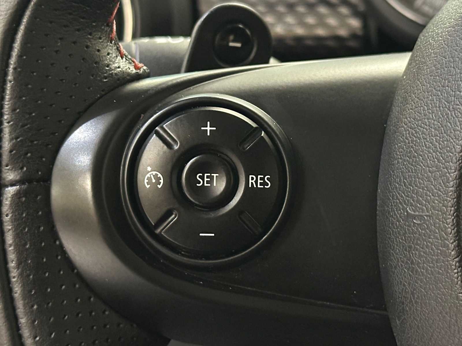 Thumbnail: 2014 MINI Cooper Hardtop - 18