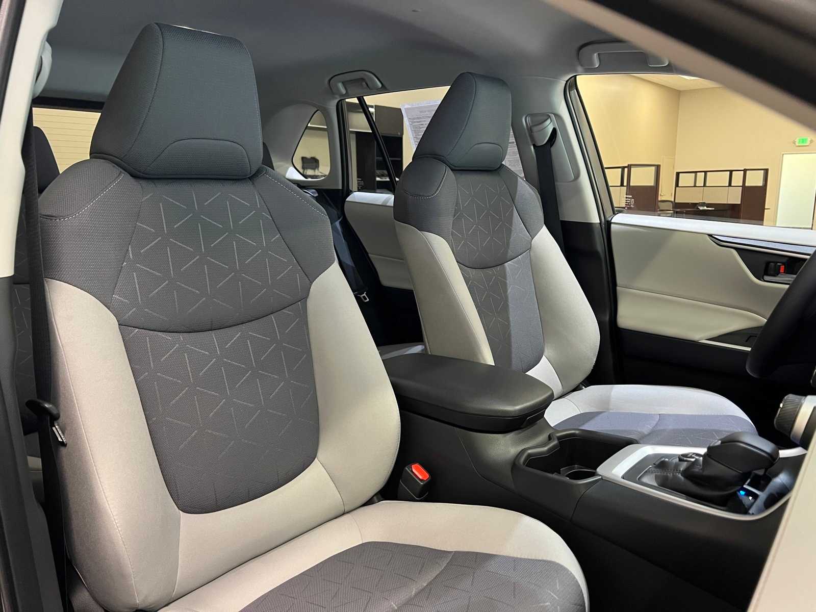 Thumbnail: 2025 Toyota RAV4 - 14