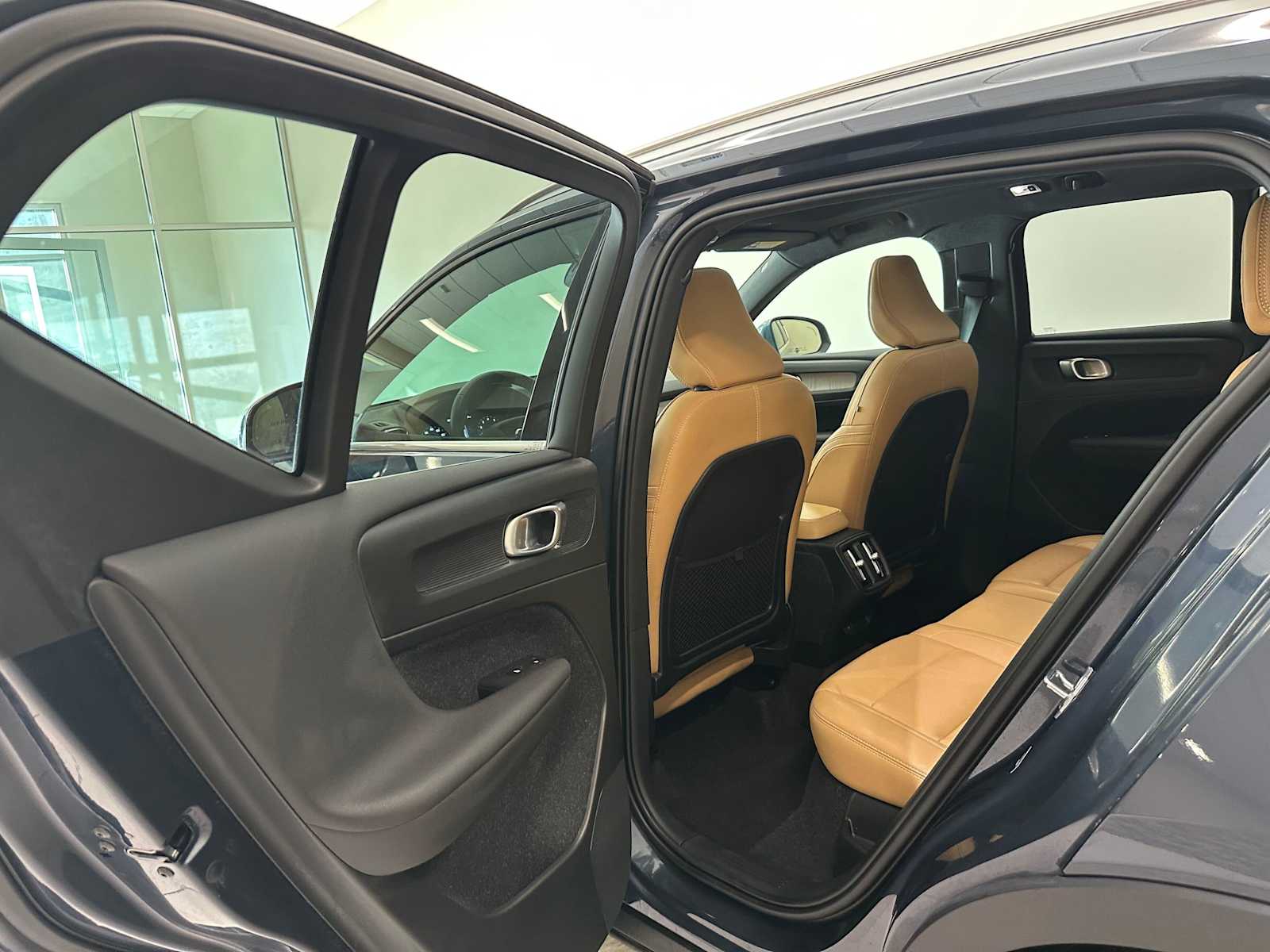 Thumbnail: 2020 Volvo XC40 - 25