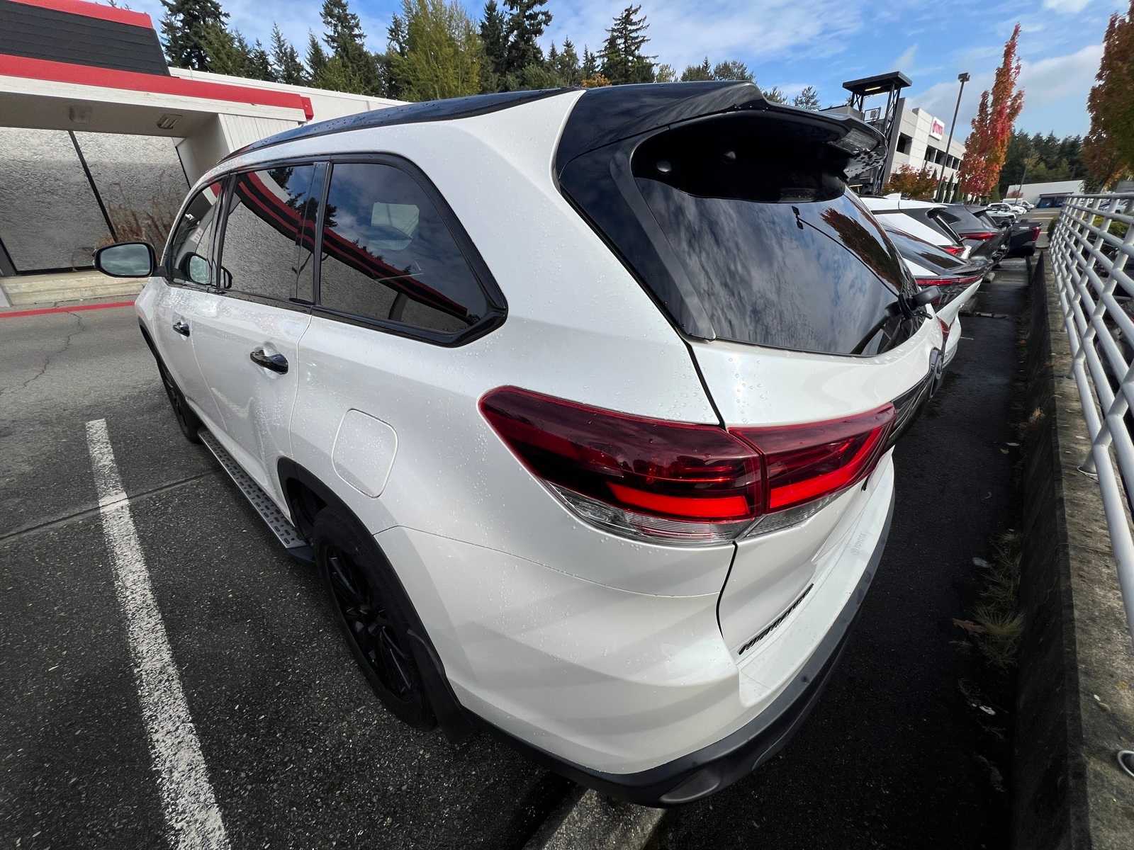 Thumbnail: 2019 Toyota Highlander - 8