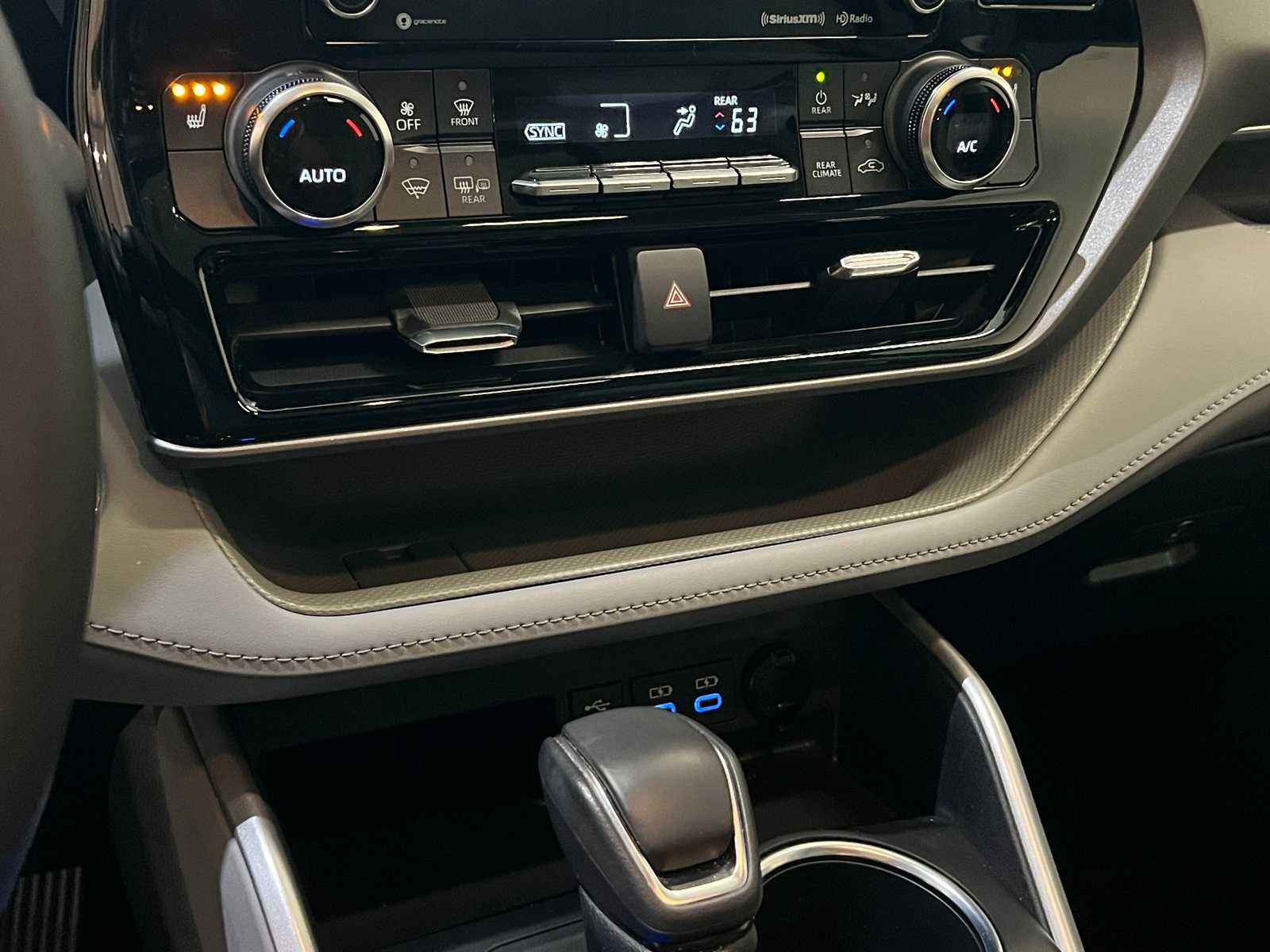 Thumbnail: 2022 Toyota Highlander - 24