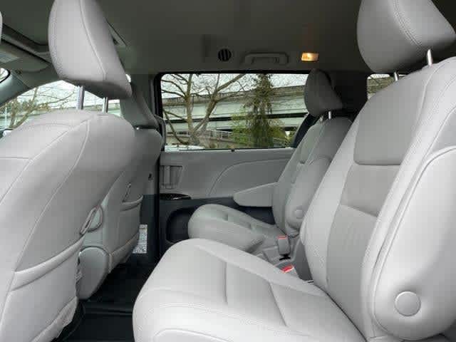 Thumbnail: 2020 Toyota Sienna - 20