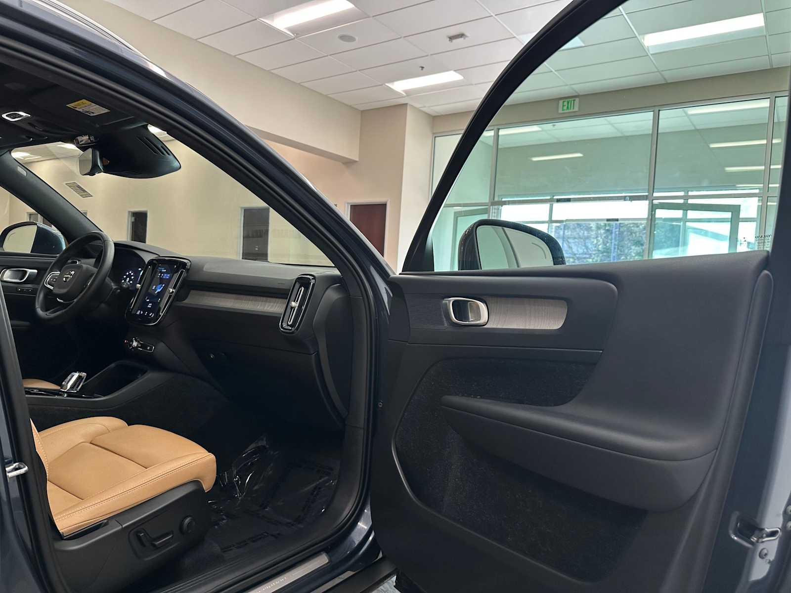 Thumbnail: 2020 Volvo XC40 - 29