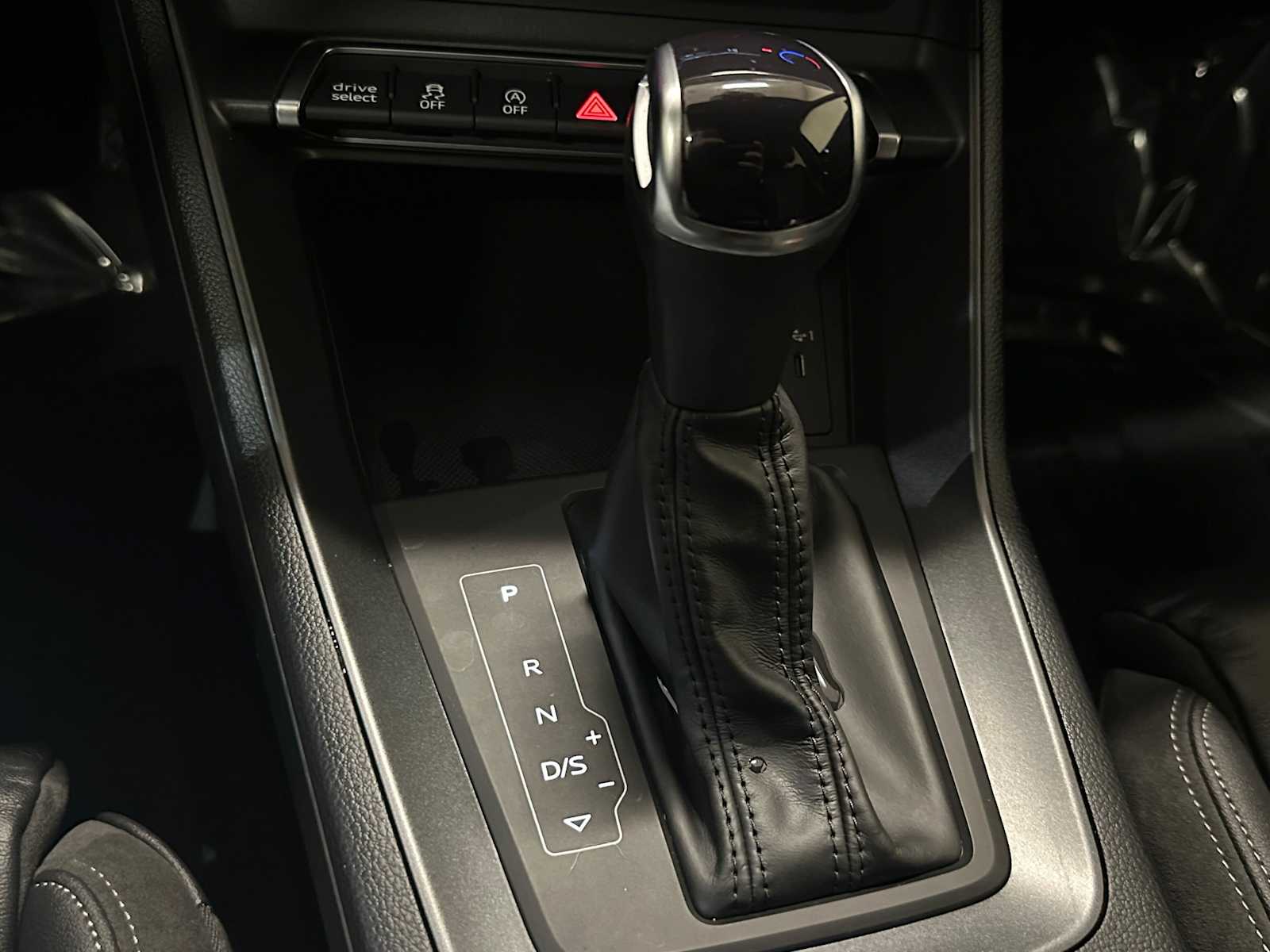 Thumbnail: 2022 Audi Q3 - 16