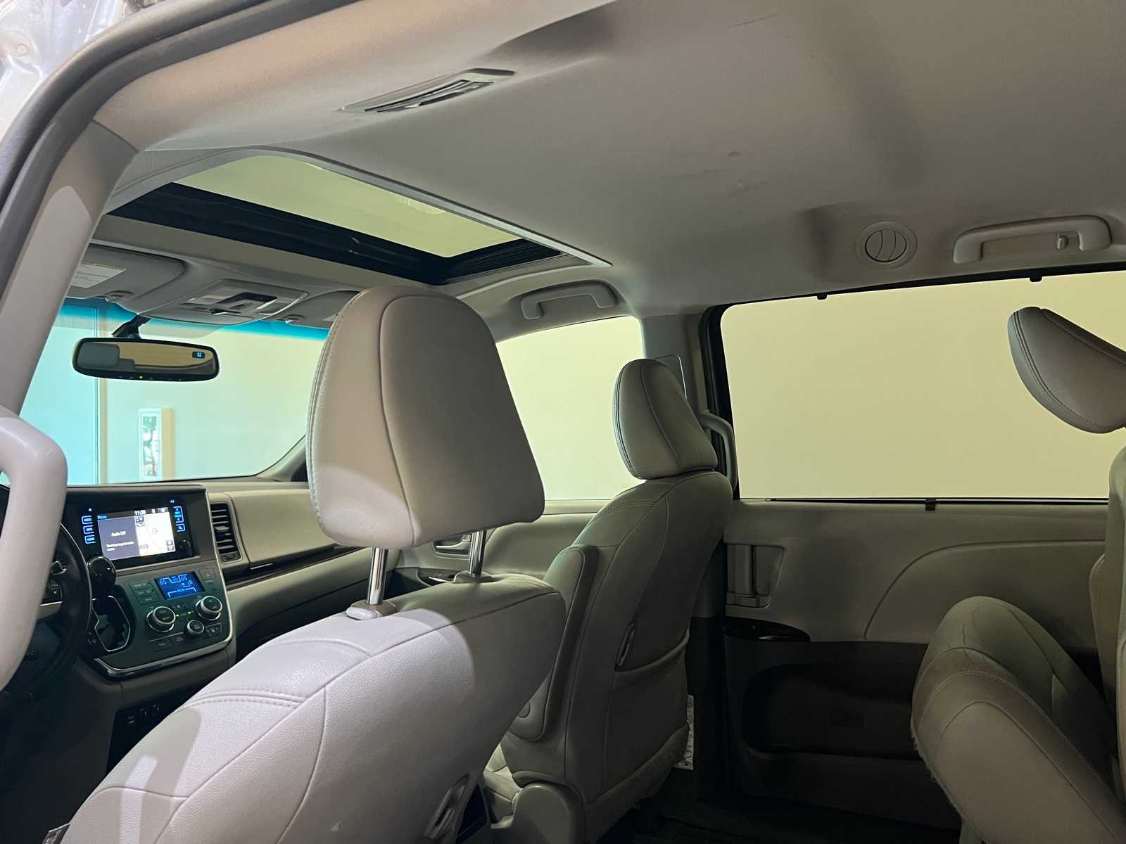 Thumbnail: 2015 Toyota Sienna - 12