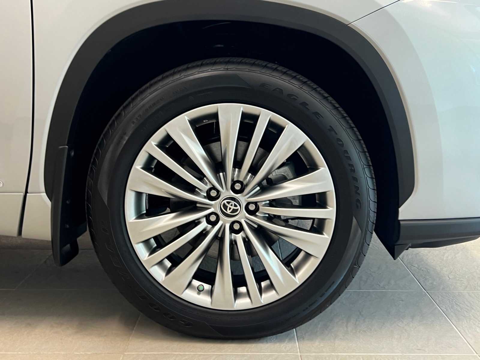 Thumbnail: 2025 Toyota Highlander - 7