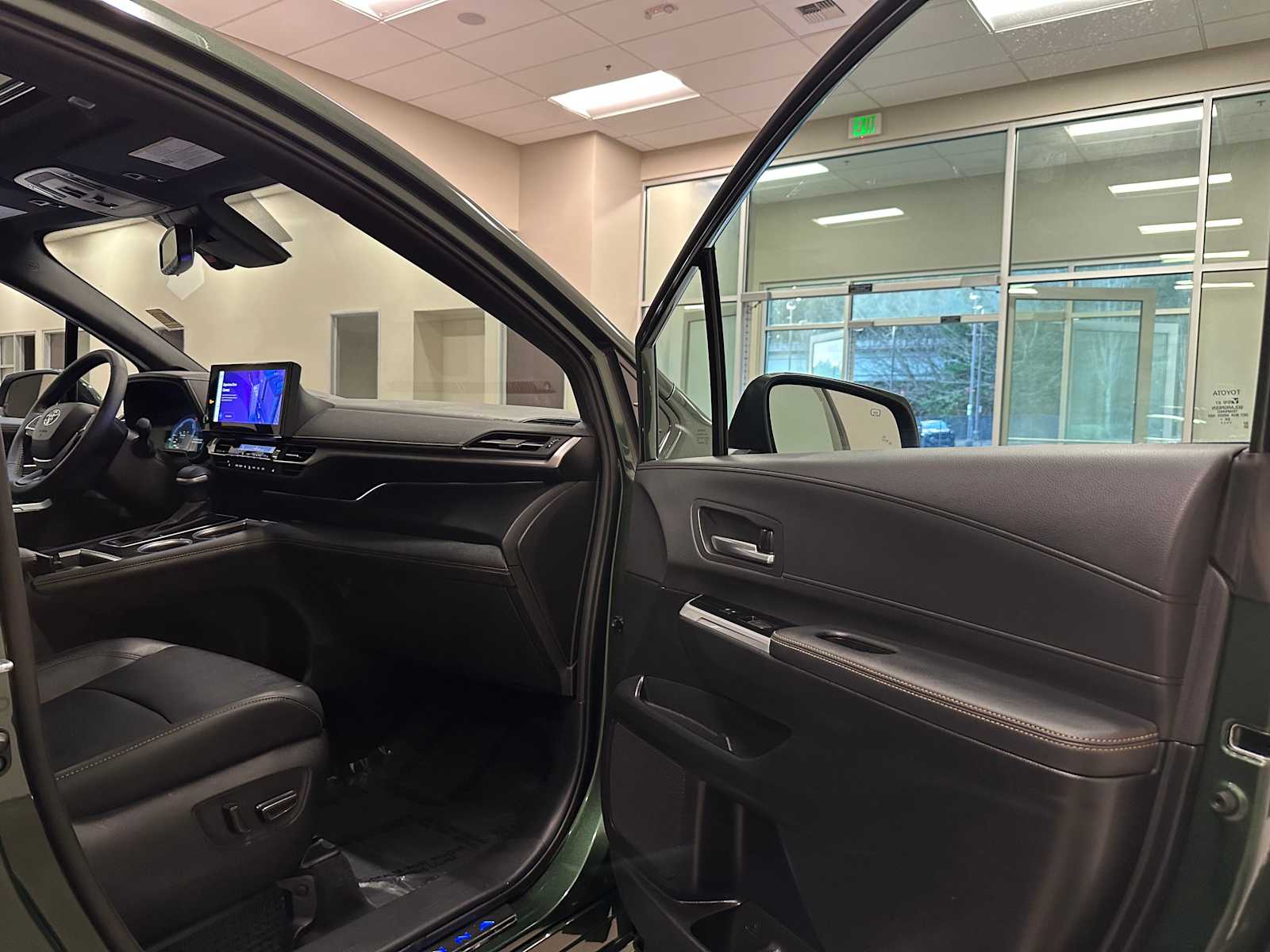 Thumbnail: 2025 Toyota Sienna - 29