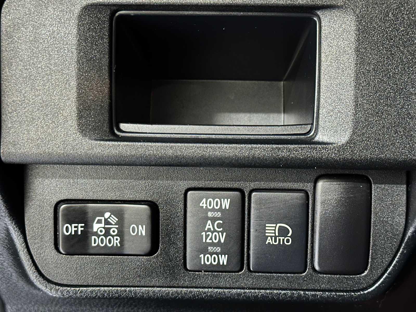 Thumbnail: 2019 Toyota Tacoma - 18