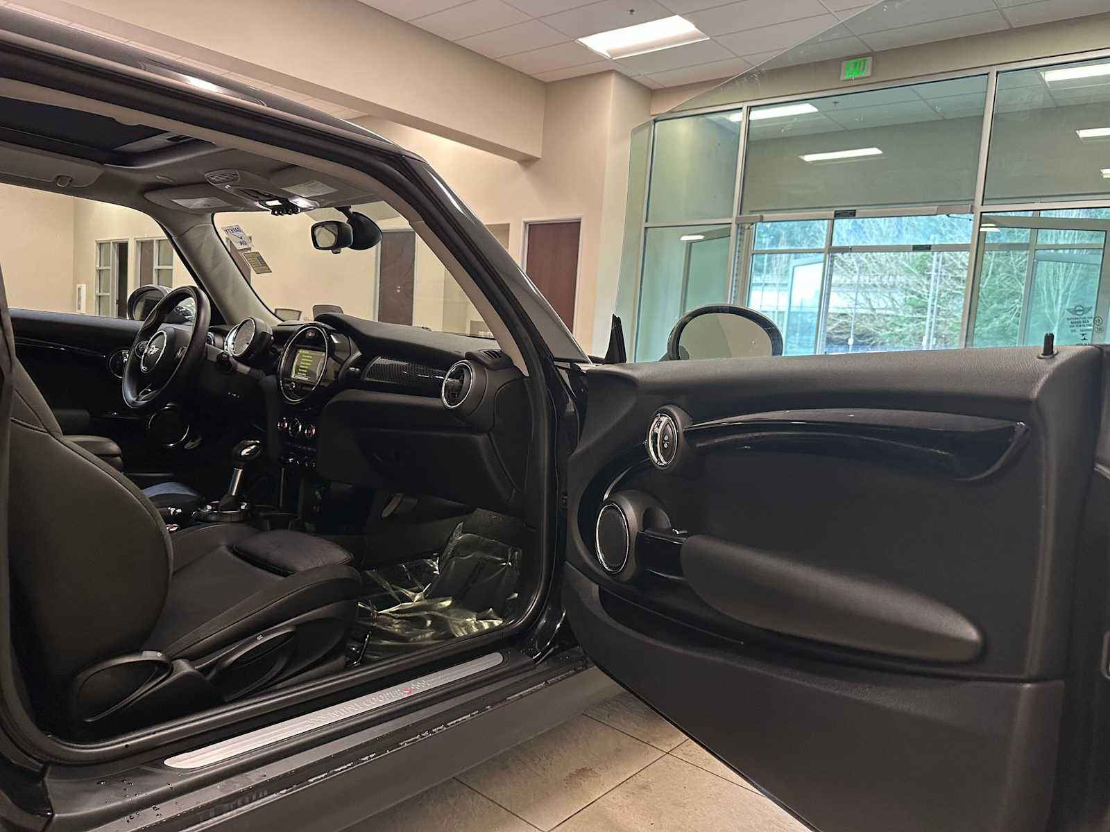 Thumbnail: 2014 MINI Cooper Hardtop - 28