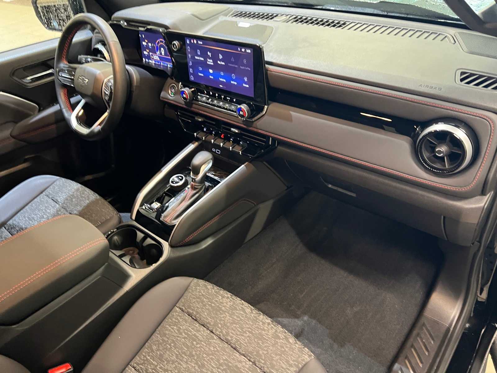 Thumbnail: 2024 Chevrolet Colorado - 15