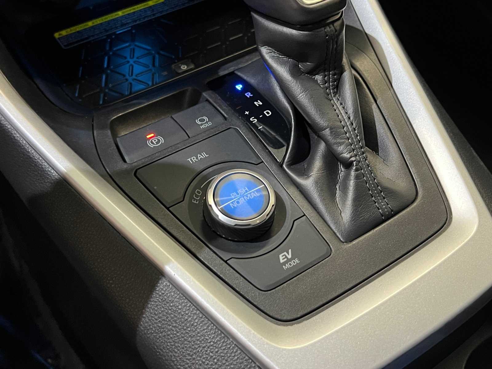 Thumbnail: 2020 Toyota RAV4 - 25