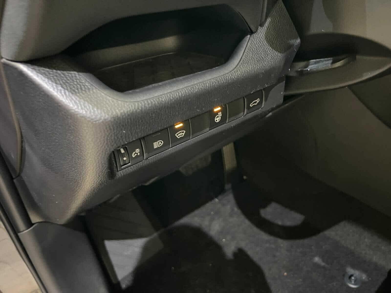 Thumbnail: 2025 Toyota RAV4 - 18