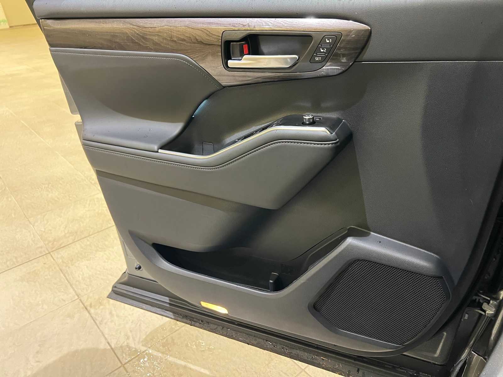 Thumbnail: 2025 Toyota Highlander - 17