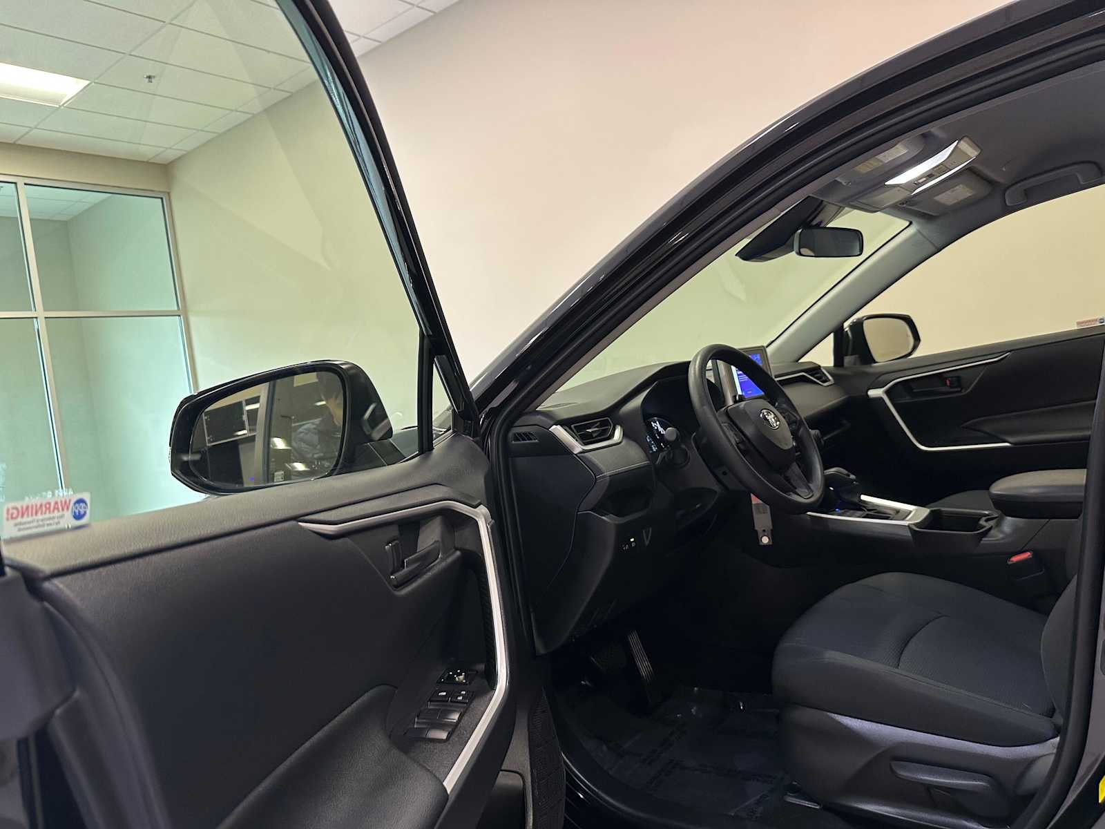 Thumbnail: 2025 Toyota RAV4 - 21