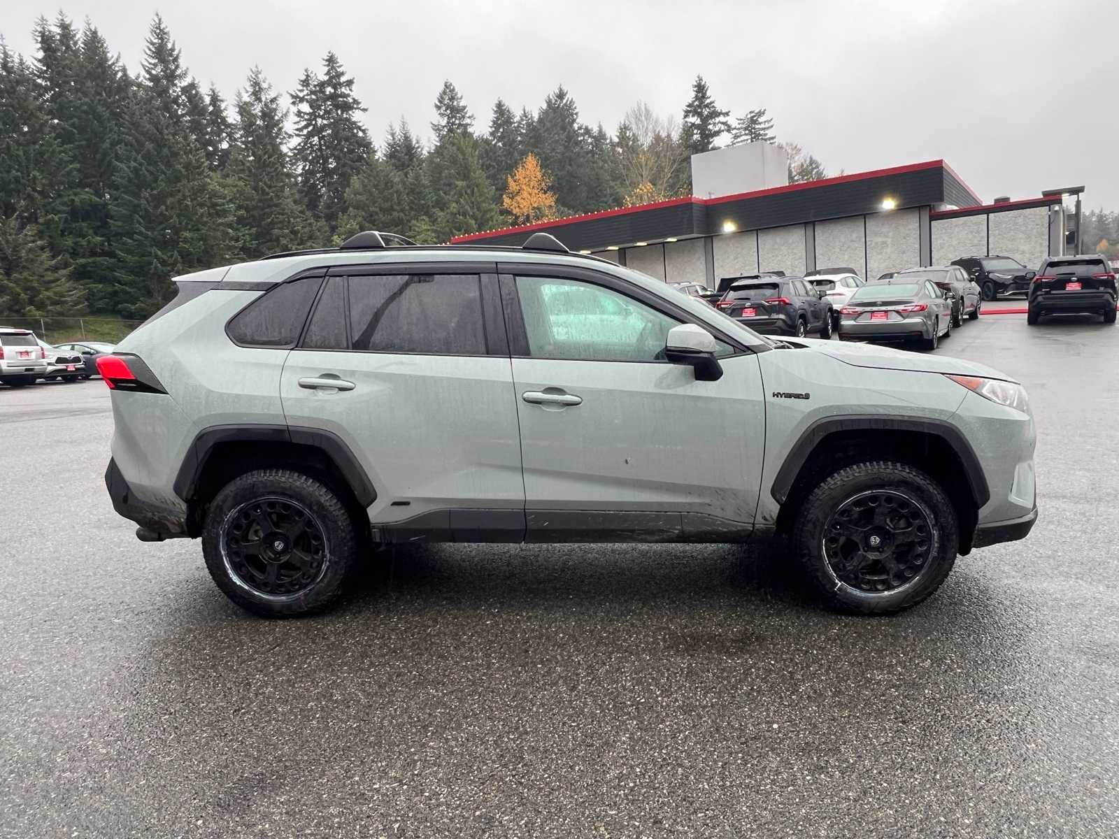 Thumbnail: 2021 Toyota RAV4 - 6