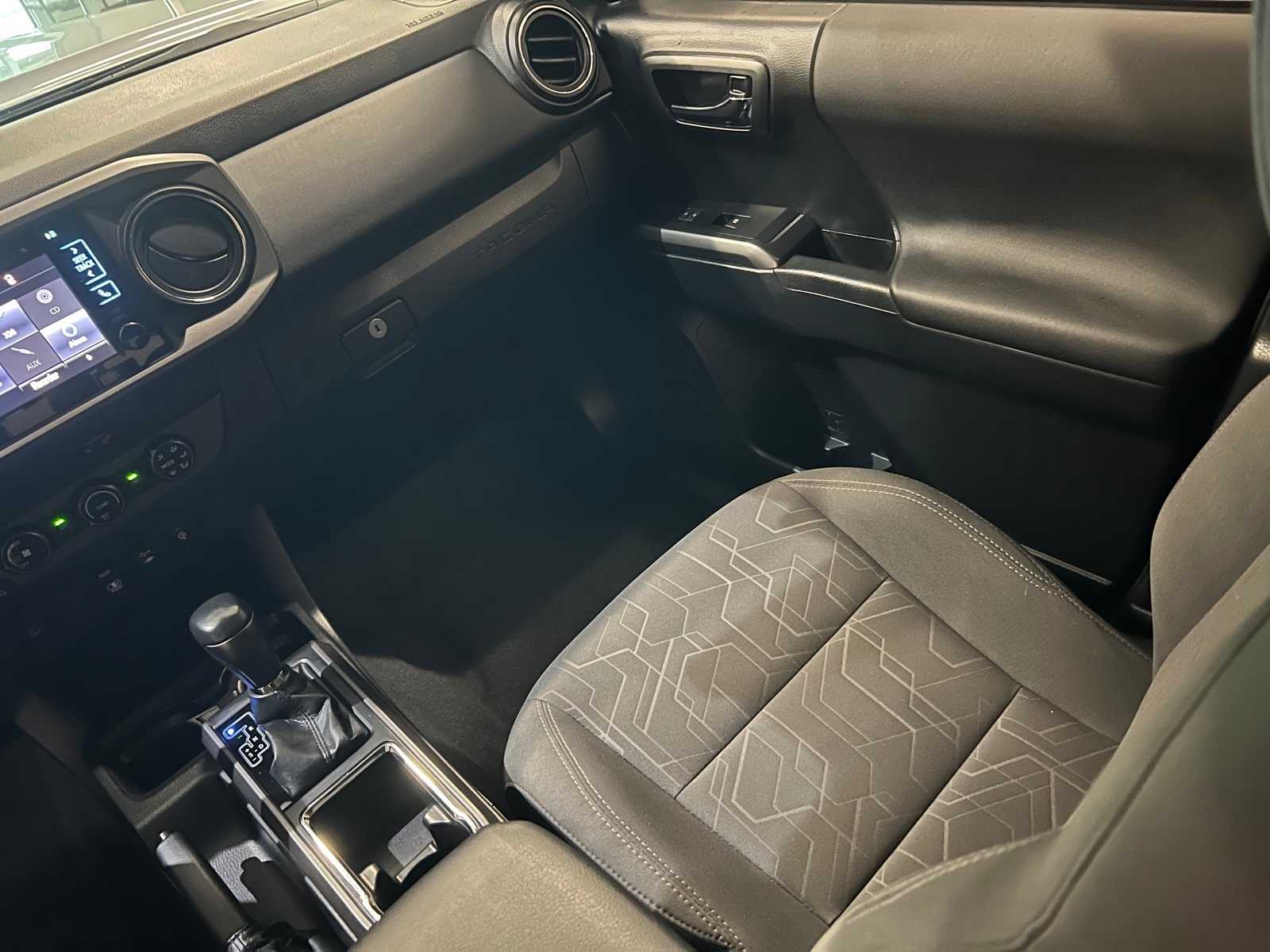 Thumbnail: 2019 Toyota Tacoma - 11