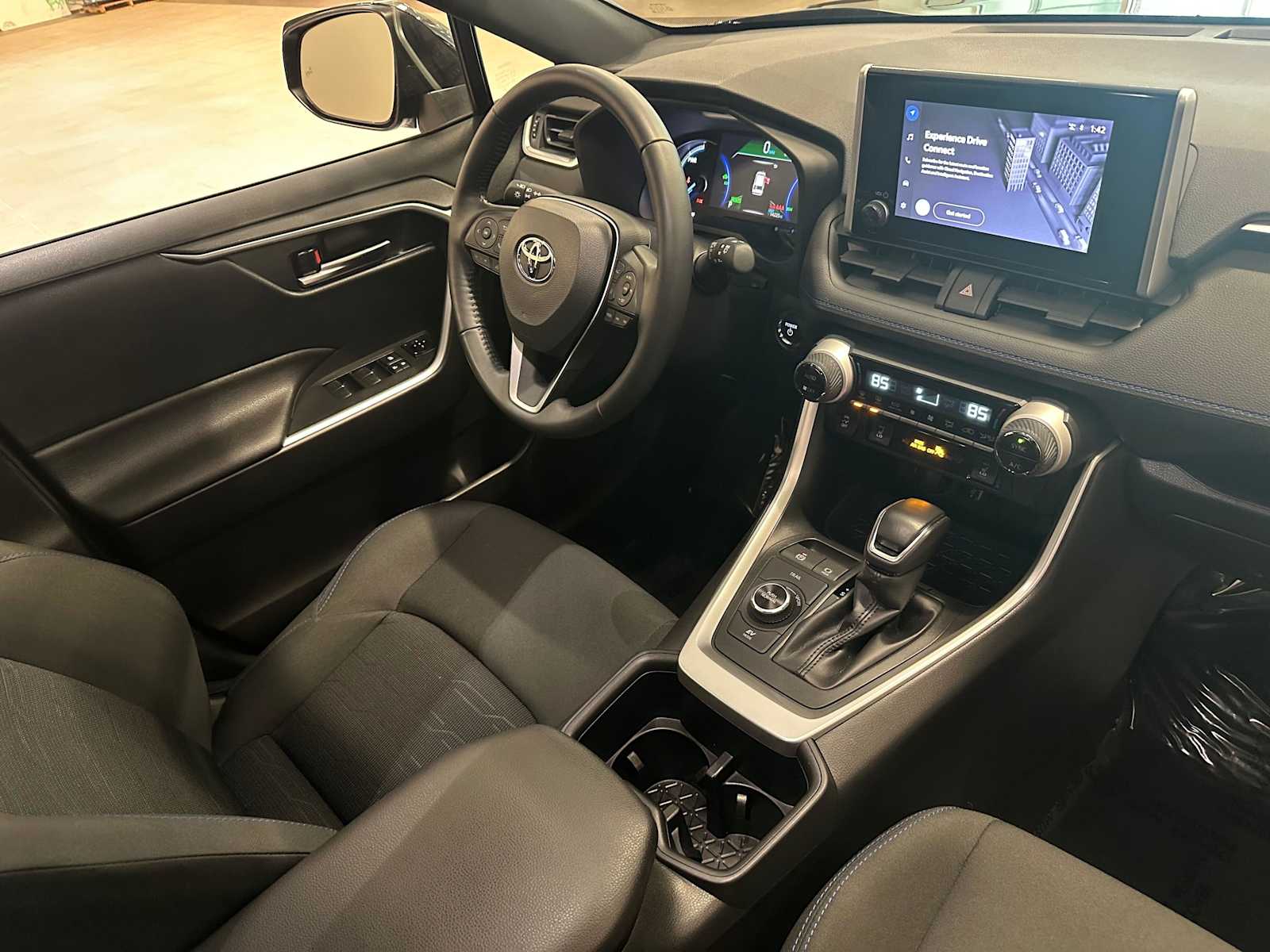 Thumbnail: 2024 Toyota RAV4 - 31