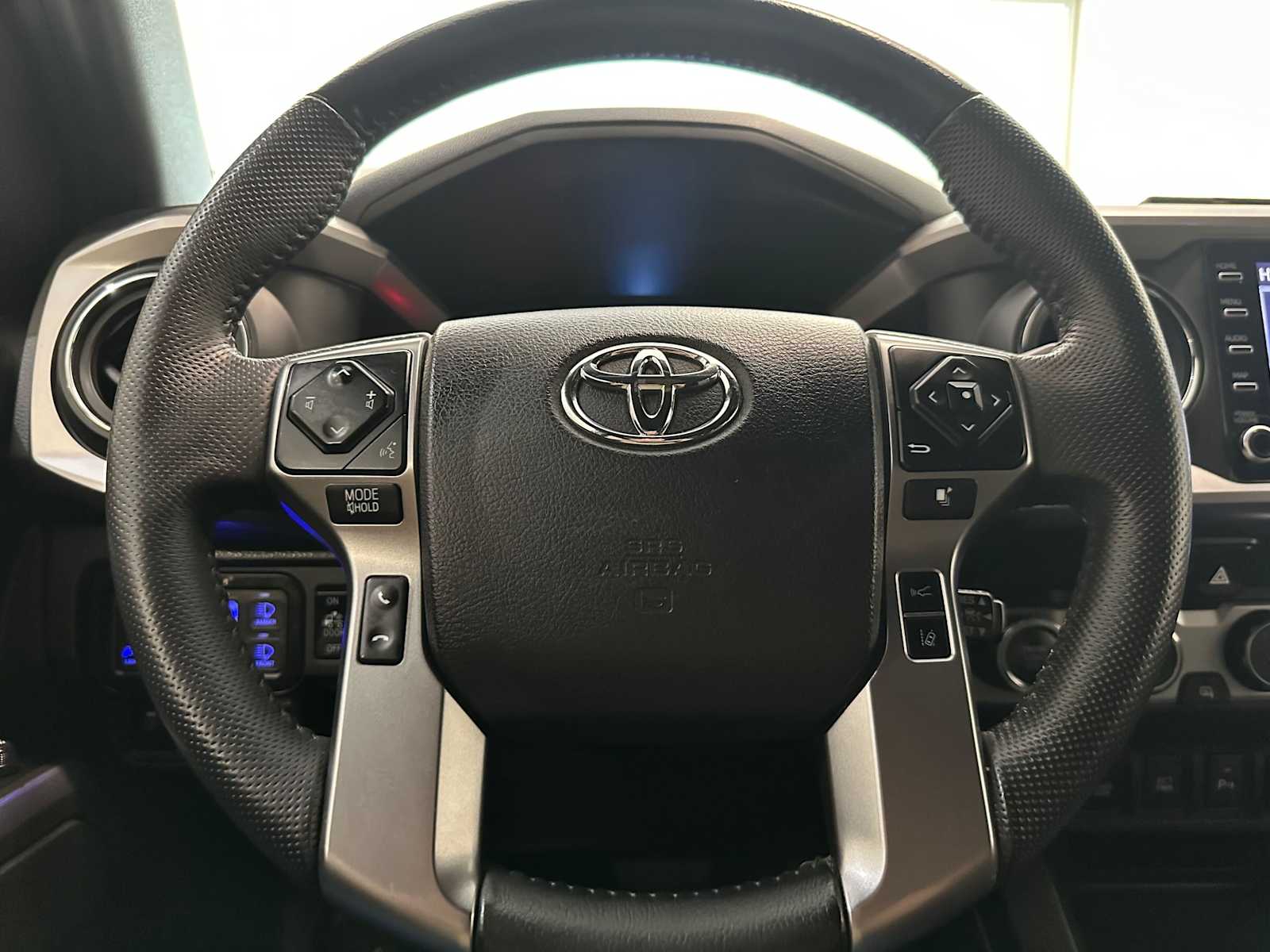 Thumbnail: 2021 Toyota Tacoma - 11