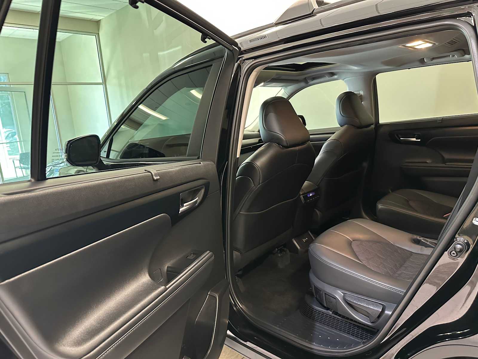 Thumbnail: 2024 Toyota Highlander - 23