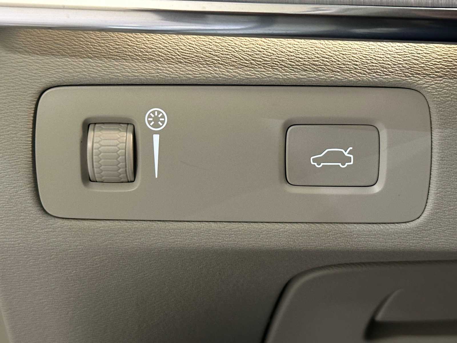 Thumbnail: 2022 Volvo XC90 - 19