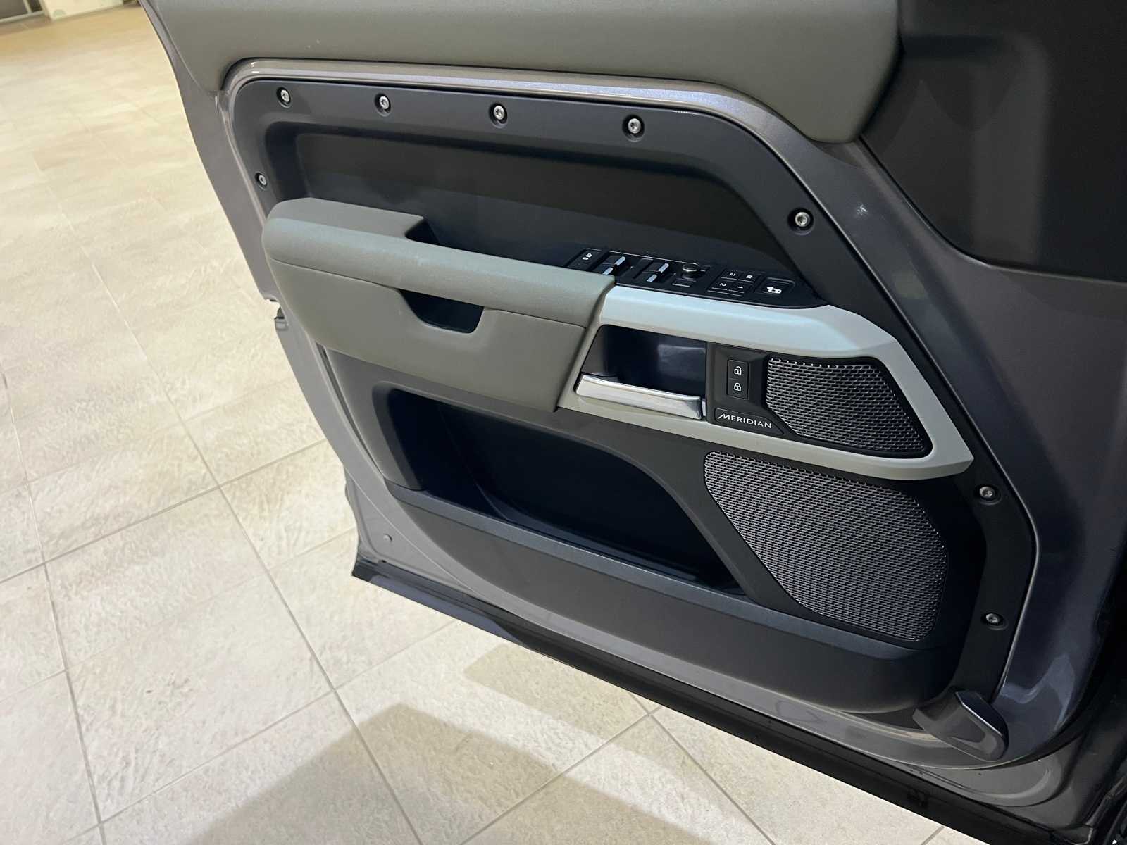 Thumbnail: 2020 Land Rover Defender - 17