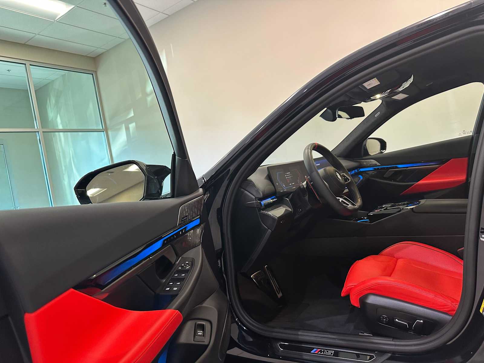 Thumbnail: 2025 BMW M5 - 22