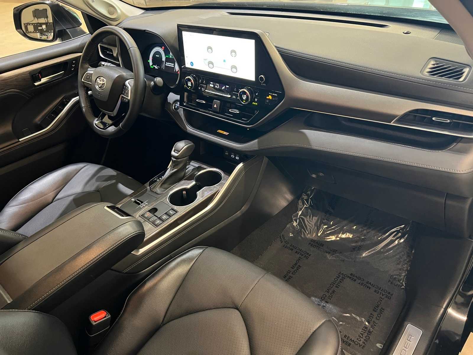 Thumbnail: 2023 Toyota Highlander - 15