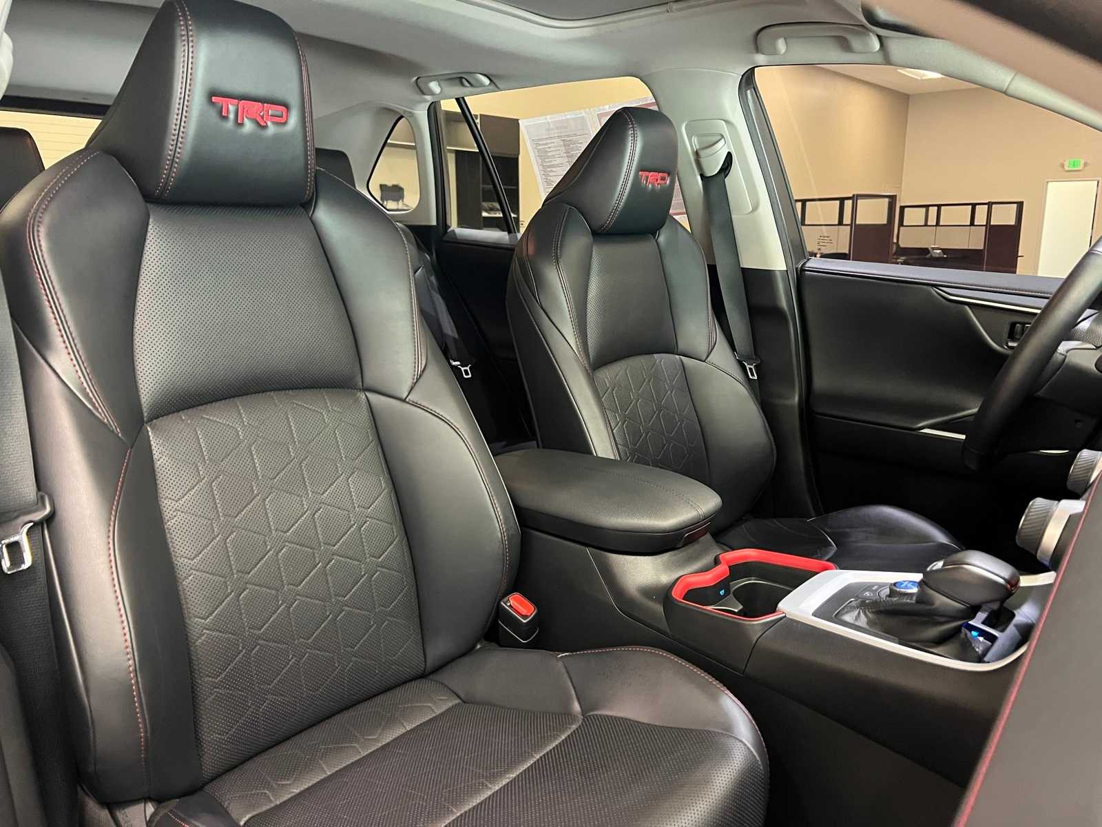 Thumbnail: 2020 Toyota RAV4 - 14