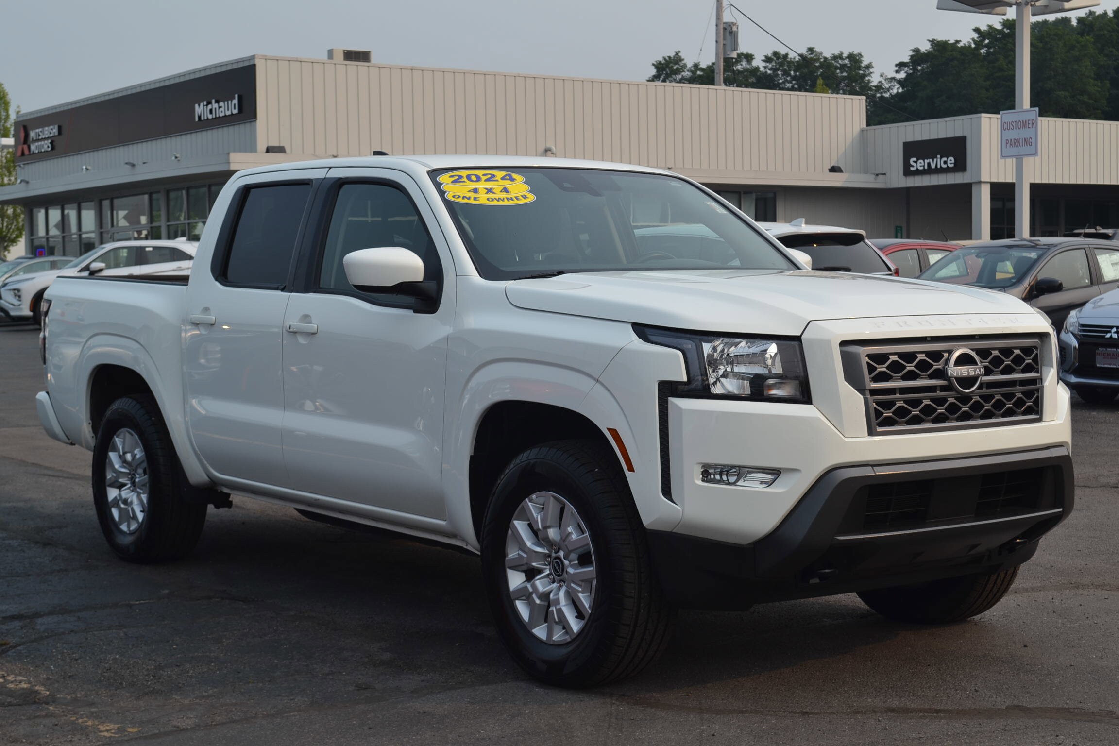 2024 Nissan Frontier SV photo 3