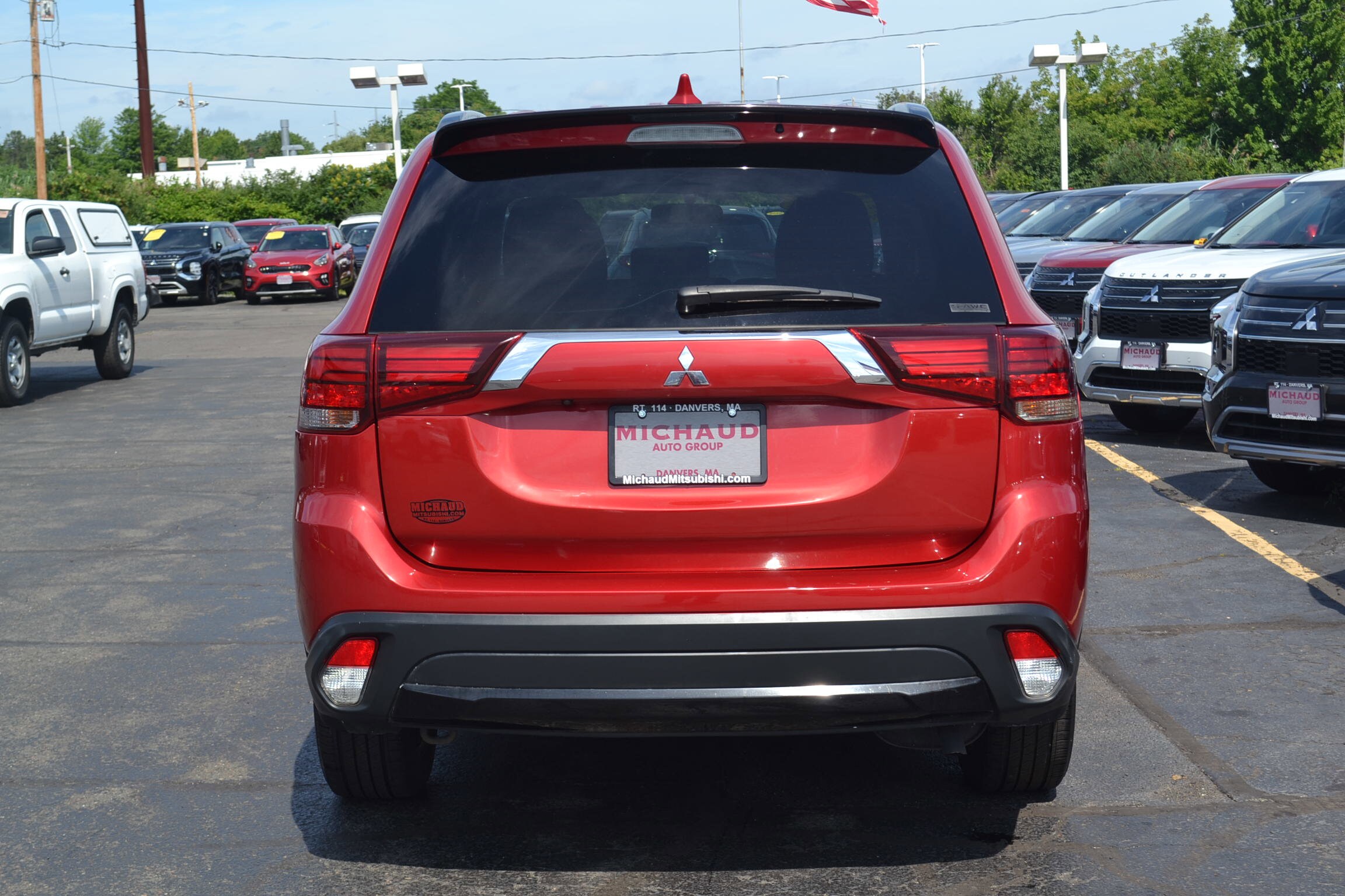 2018 Mitsubishi Outlander LE photo 3