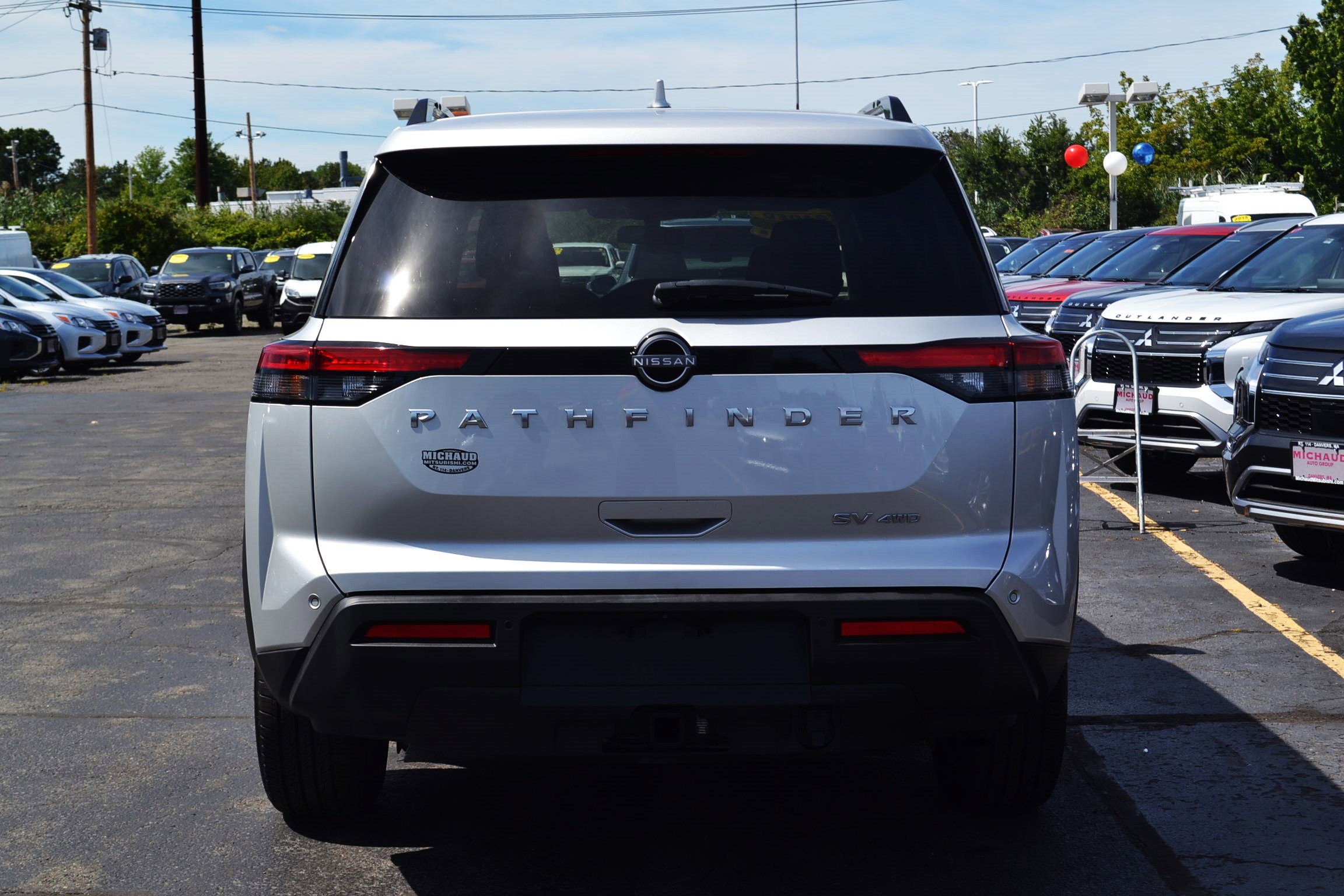 2022 Nissan Pathfinder SV photo 2