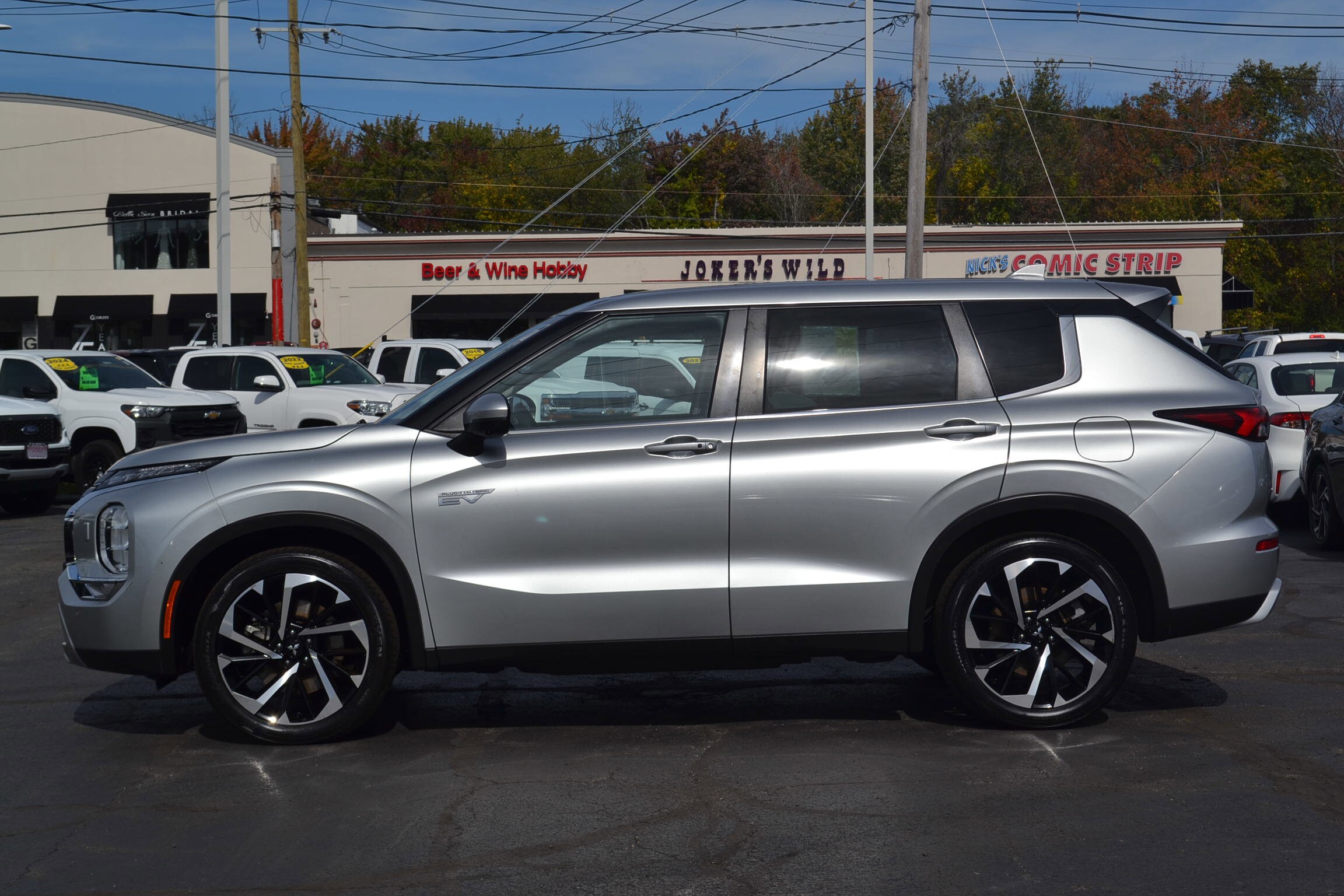 2023 Mitsubishi Outlander PHEV SE photo 2