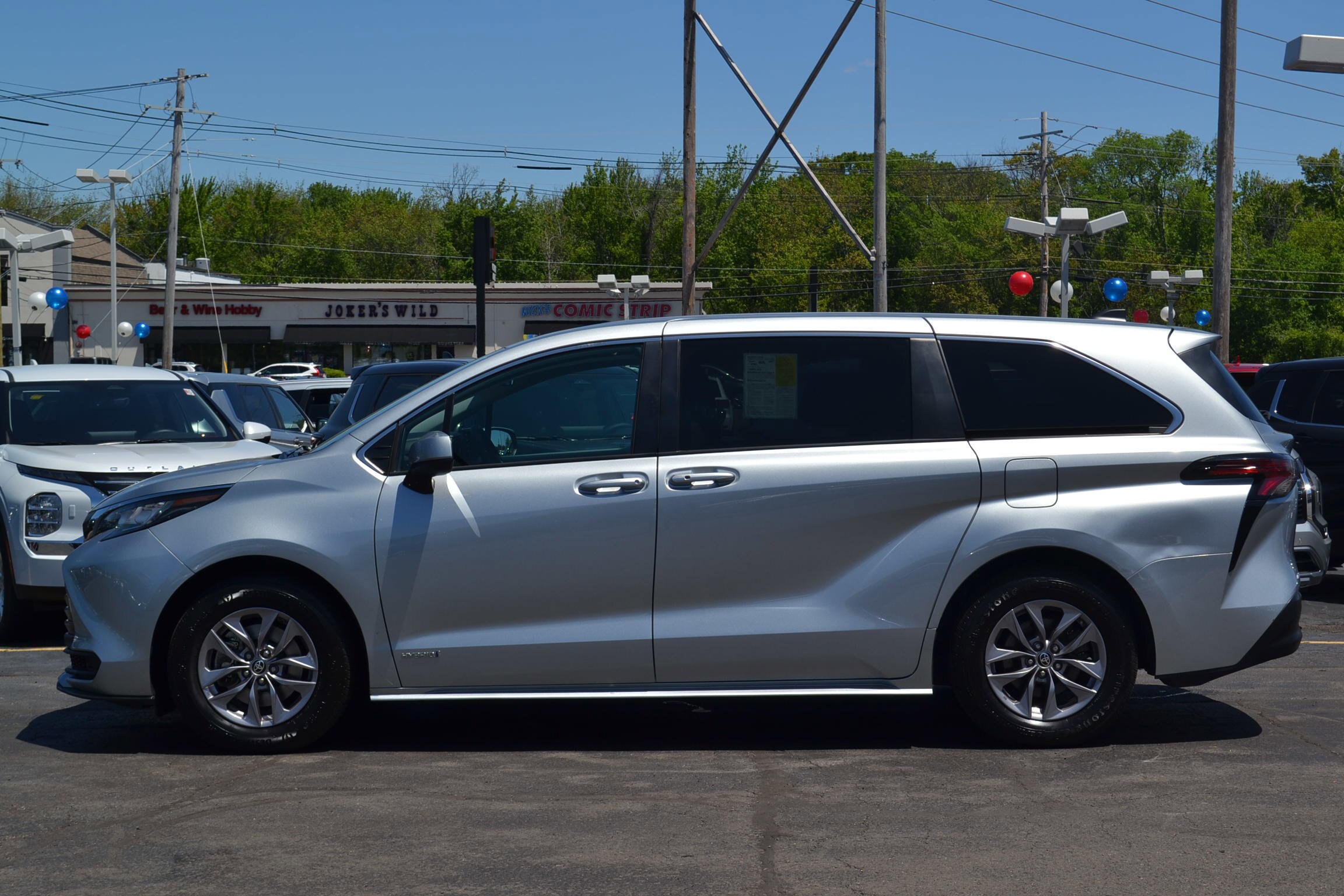 Used 2021 Toyota Sienna LE with VIN 5TDKSKFC4MS022232 for sale in Danvers, MA