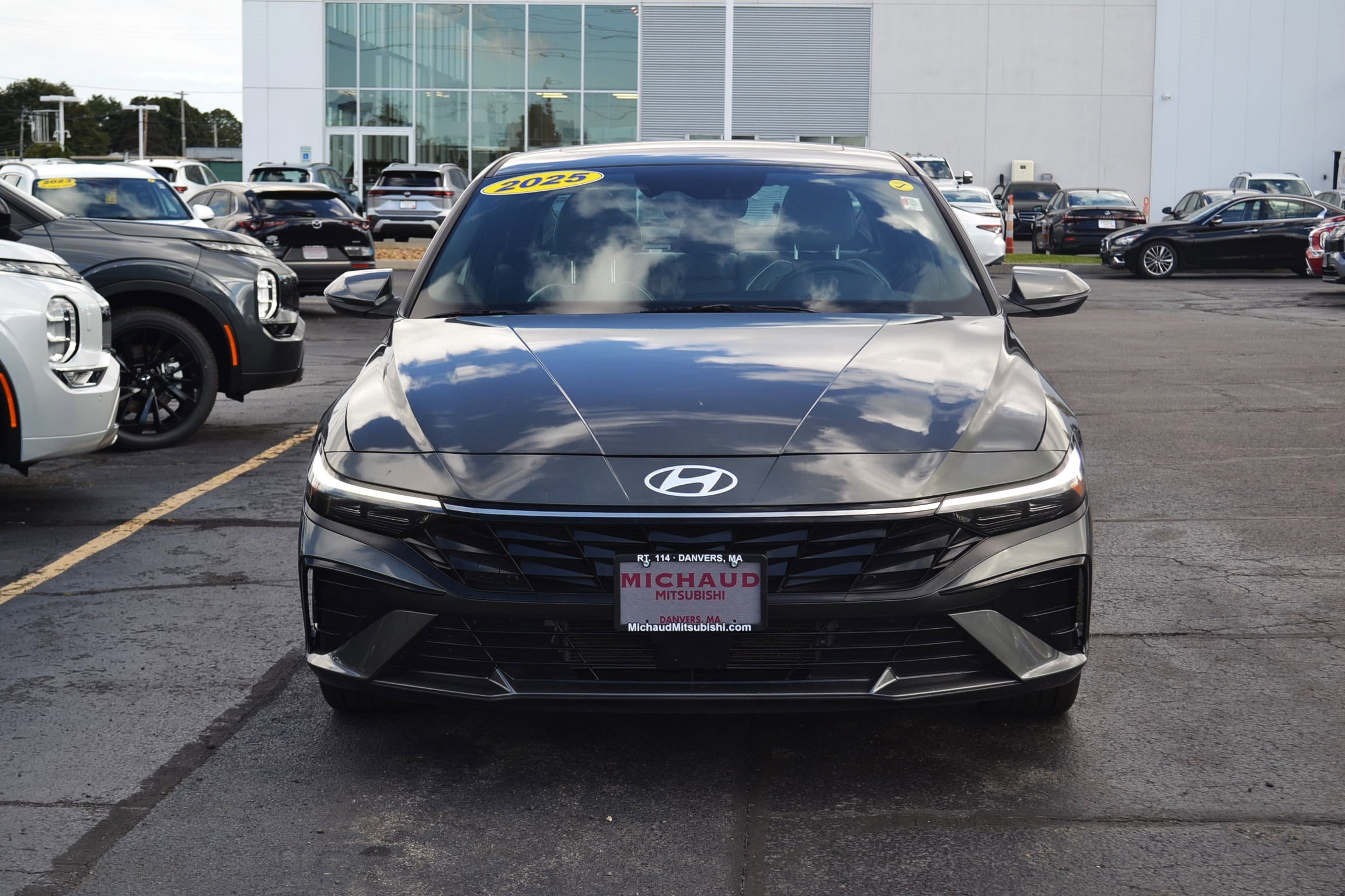 2025 Hyundai Elantra Hybrid Limited photo 2