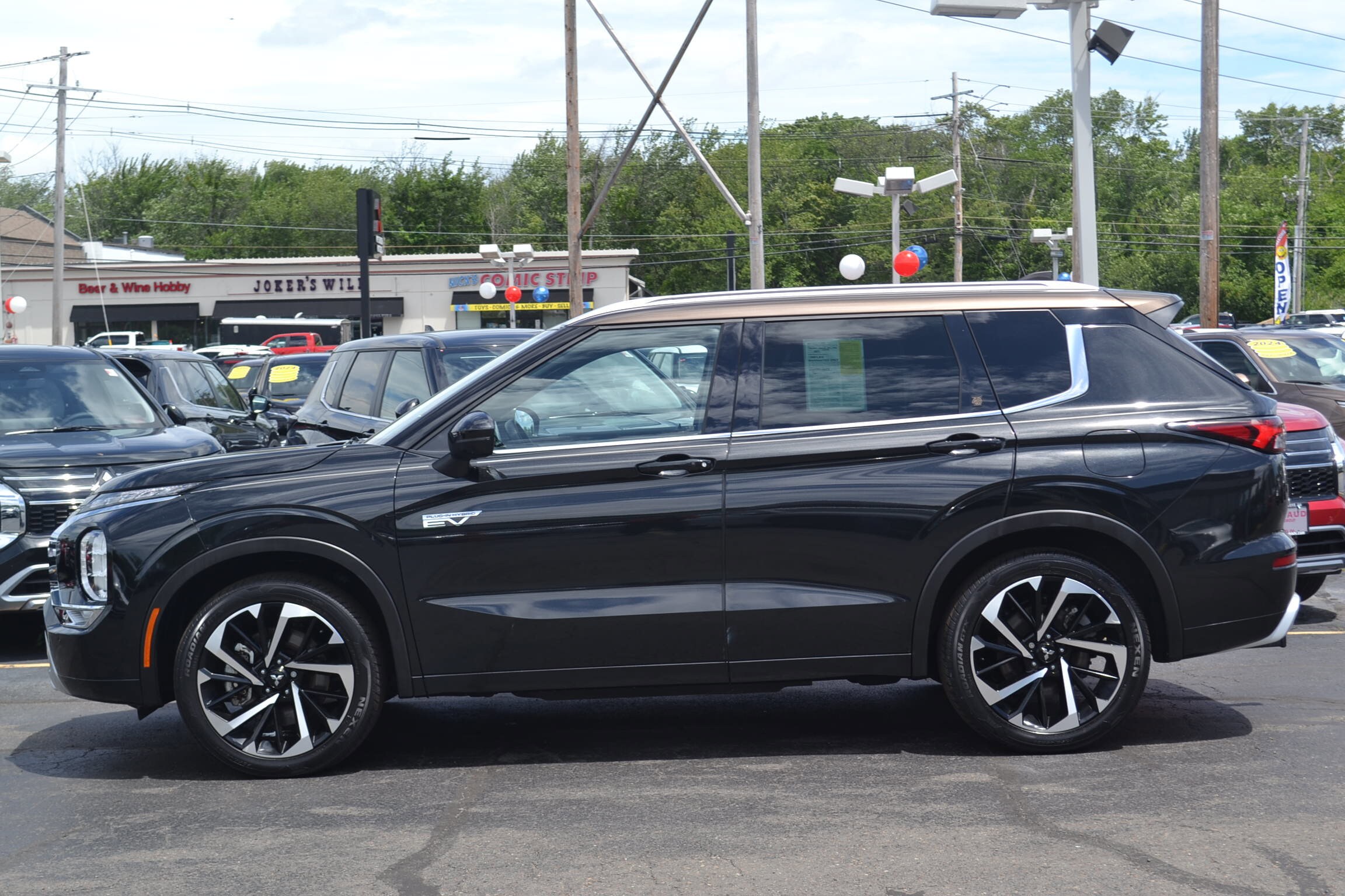 2023 Mitsubishi Outlander PHEV 40th Anniversary Edition photo 2