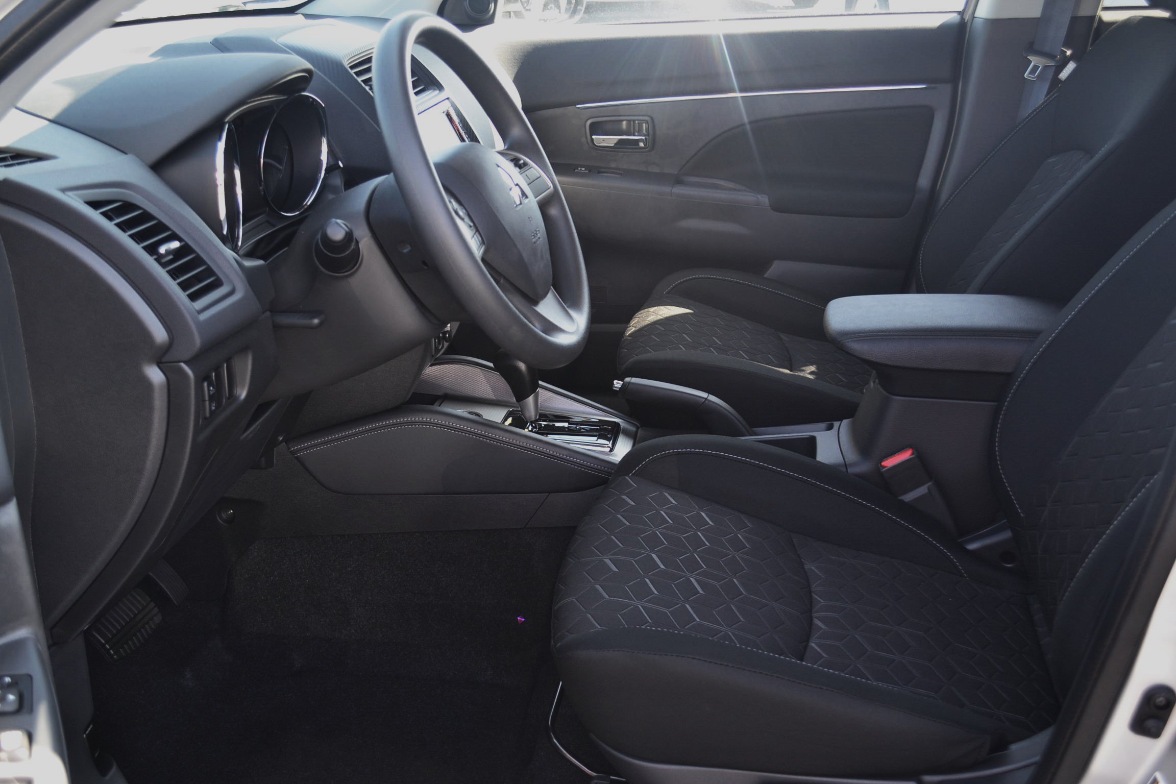 2025 Mitsubishi Outlander Sport ES - Photo 7
