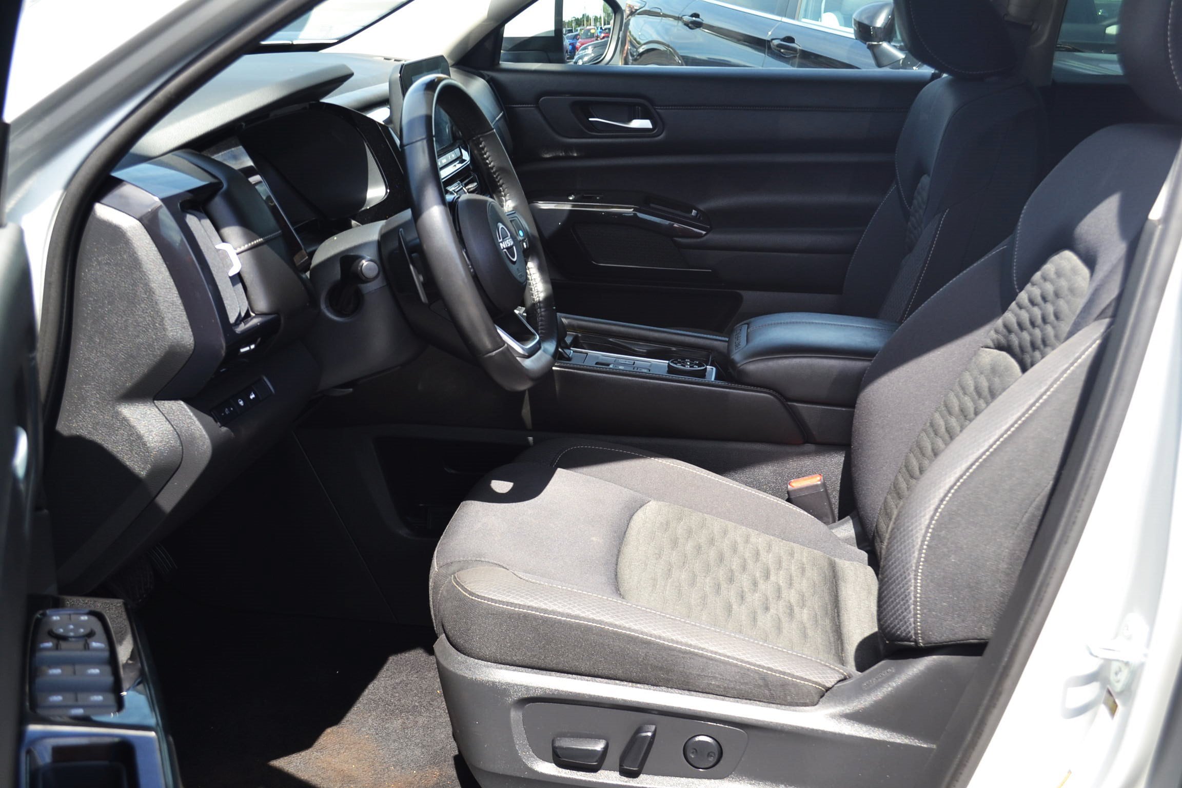2022 Nissan Pathfinder SV - Photo 6