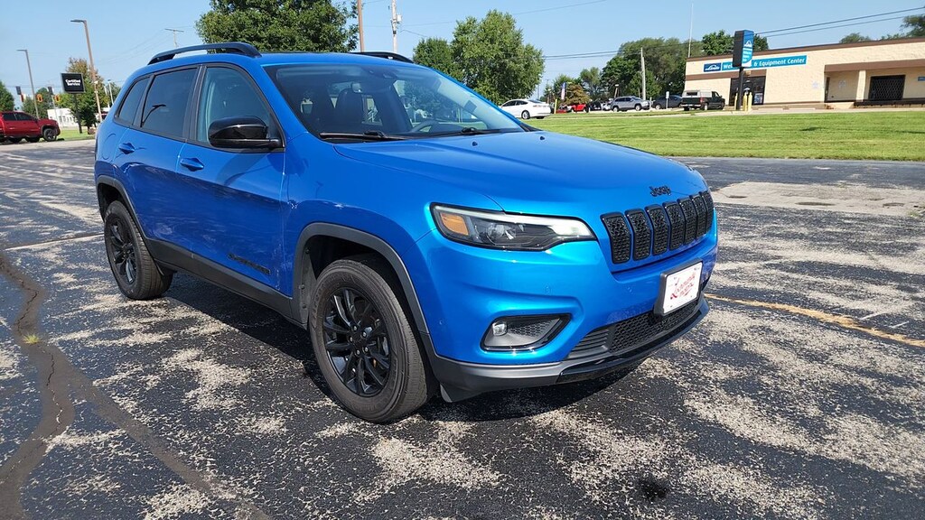 Used 2023 Jeep Cherokee Altitu WAGON