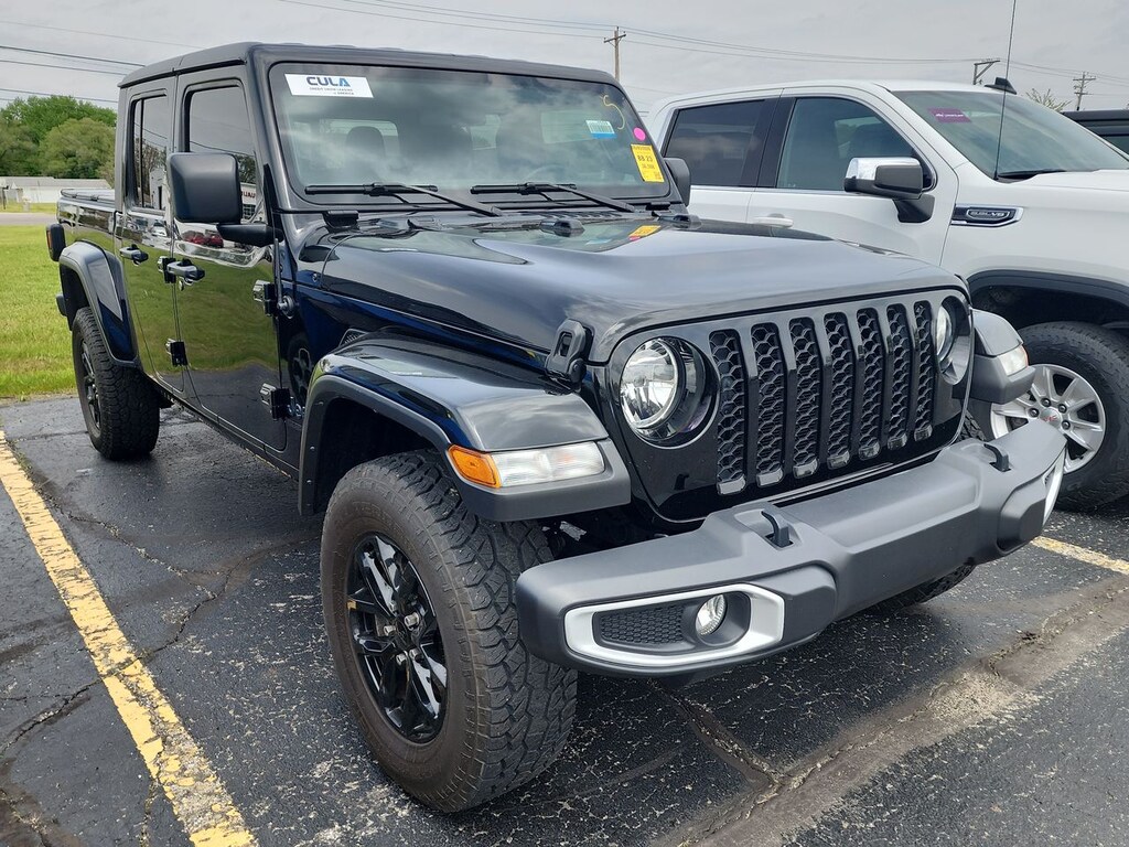 Used 2022 Jeep Gladiator Sport PICKUP