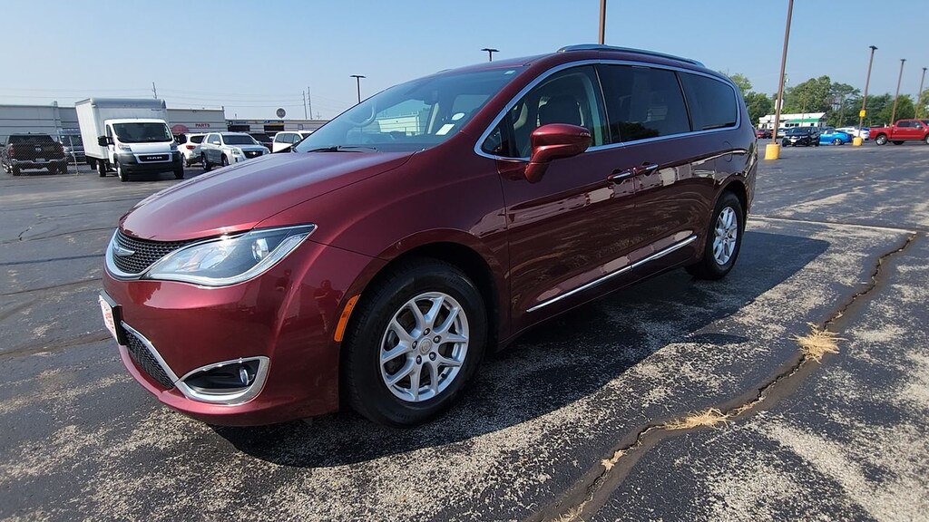 Used 2020 Chrysler Pacifica Tourin VAN PASSENGE