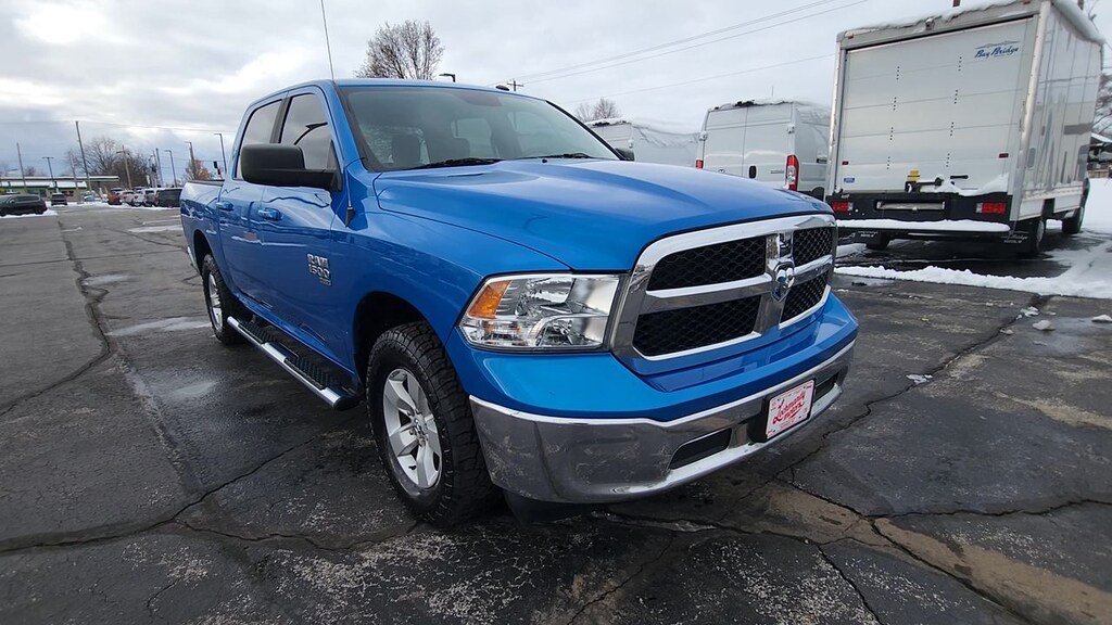Used 2021 Ram 1500 SLT Classi CREW CAB PIC