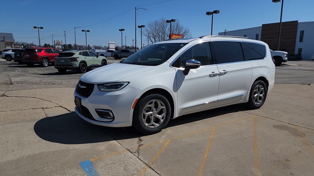 Used 2023 Chrysler Pacifica Limite VAN PASSENGE