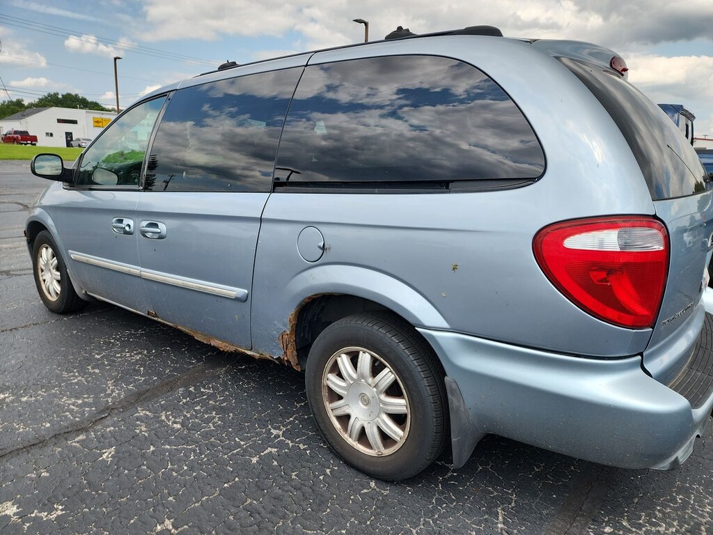 Used 2005 Chrysler Town & Country VAN PASSENGE